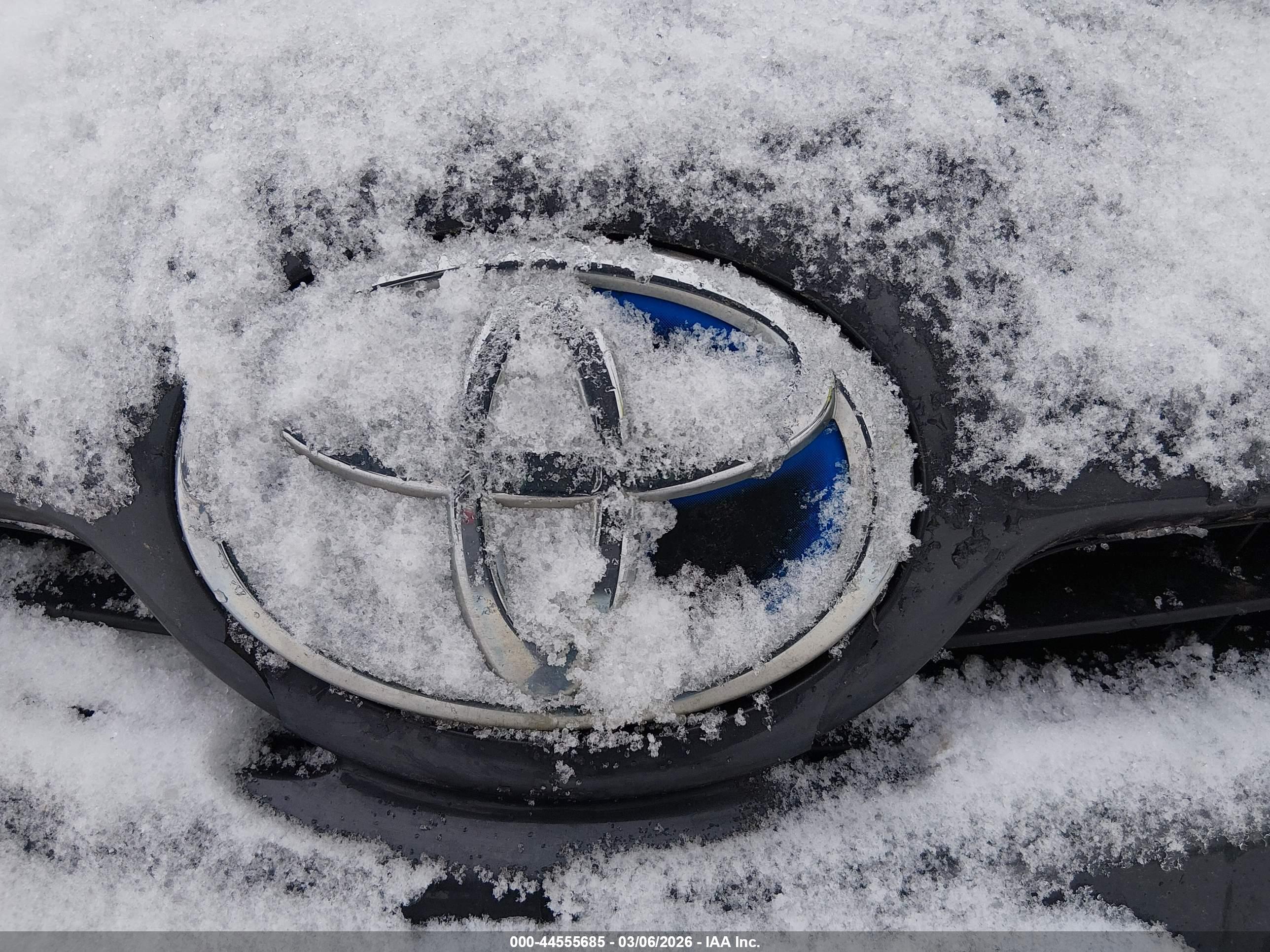 TOYOTA PRIUS image 6