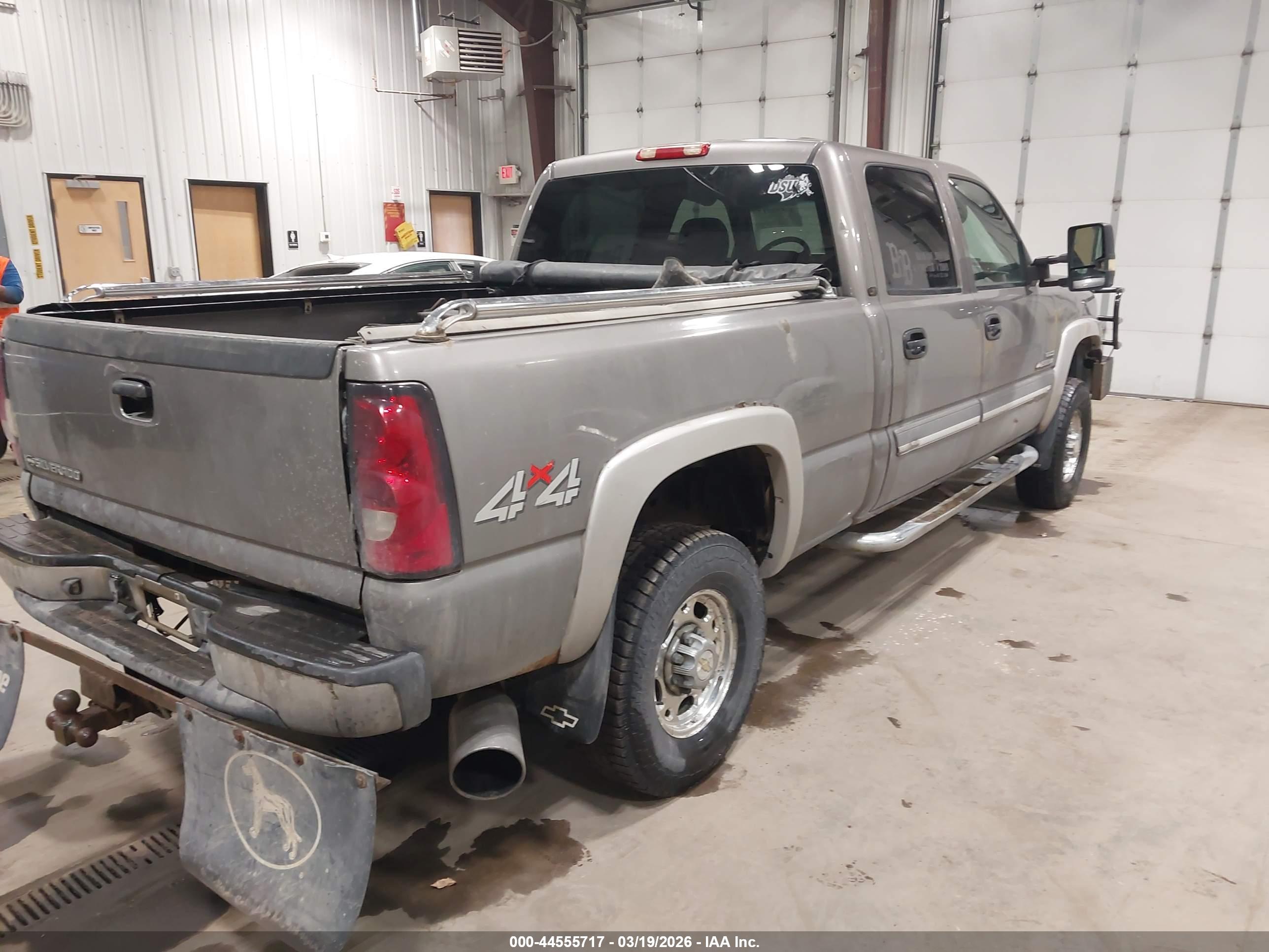 CHEVROLET SILVERADO image 4