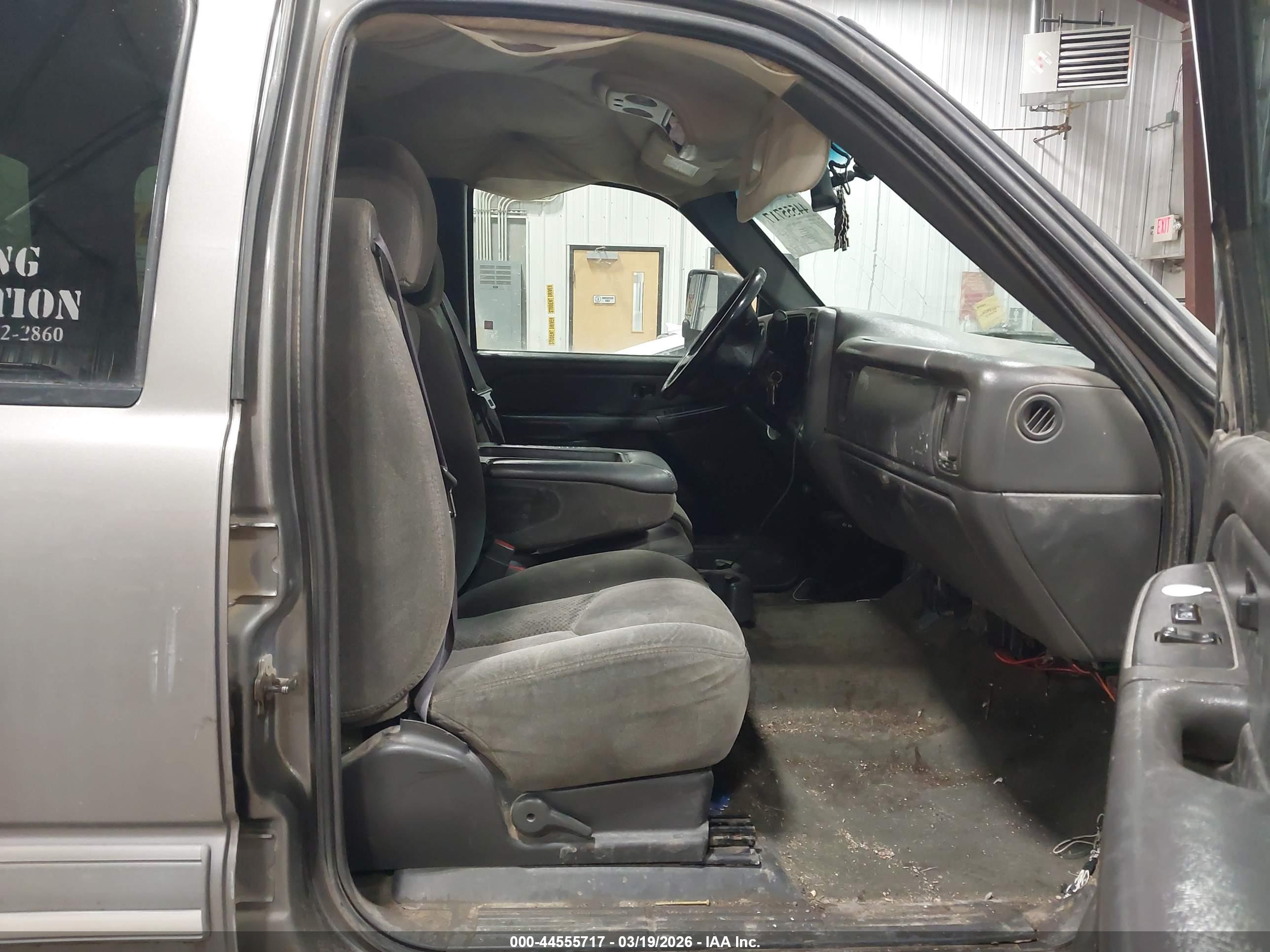 CHEVROLET SILVERADO image 5