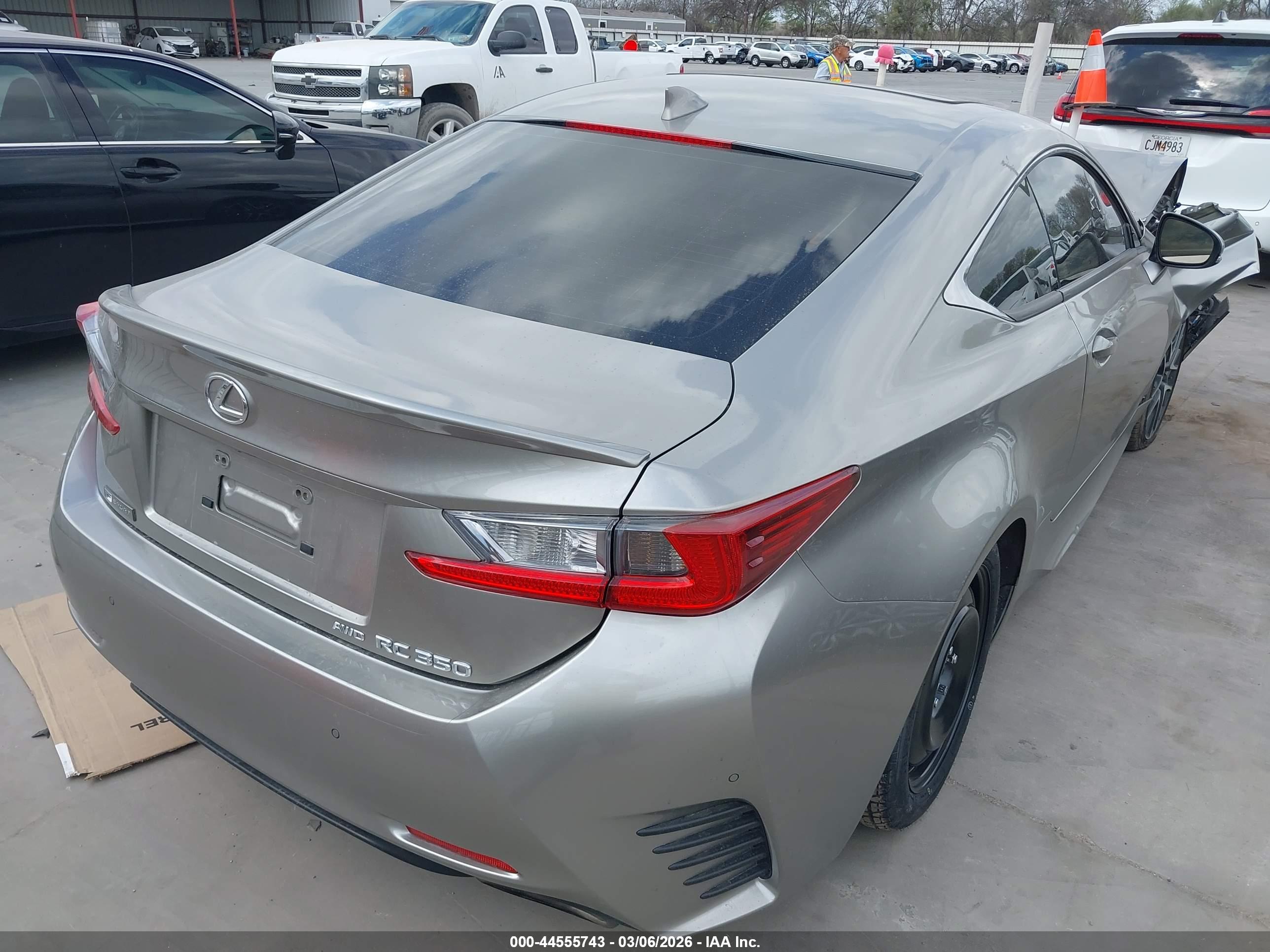 LEXUS RC image 4