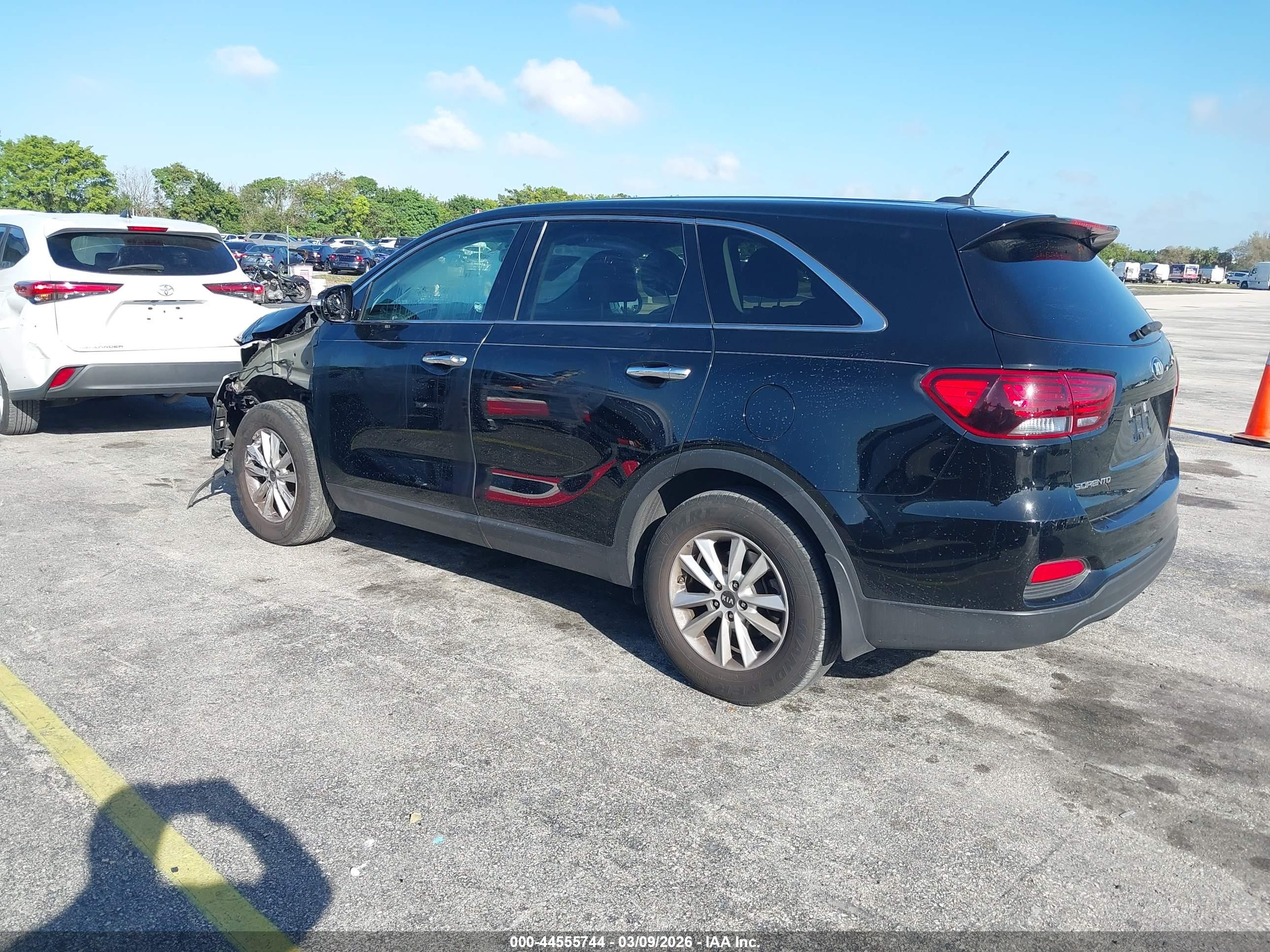 KIA SORENTO image 3