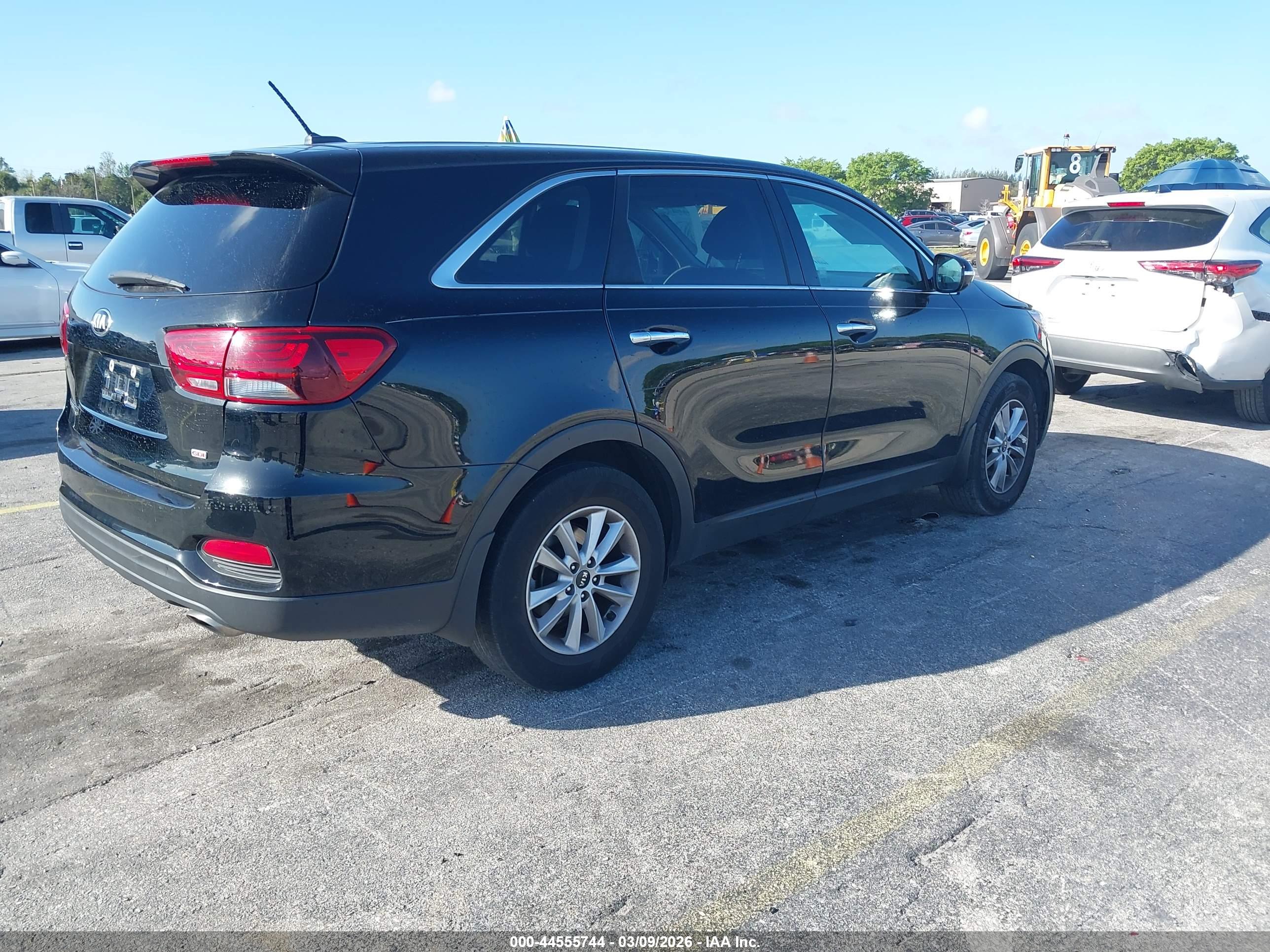 KIA SORENTO image 4