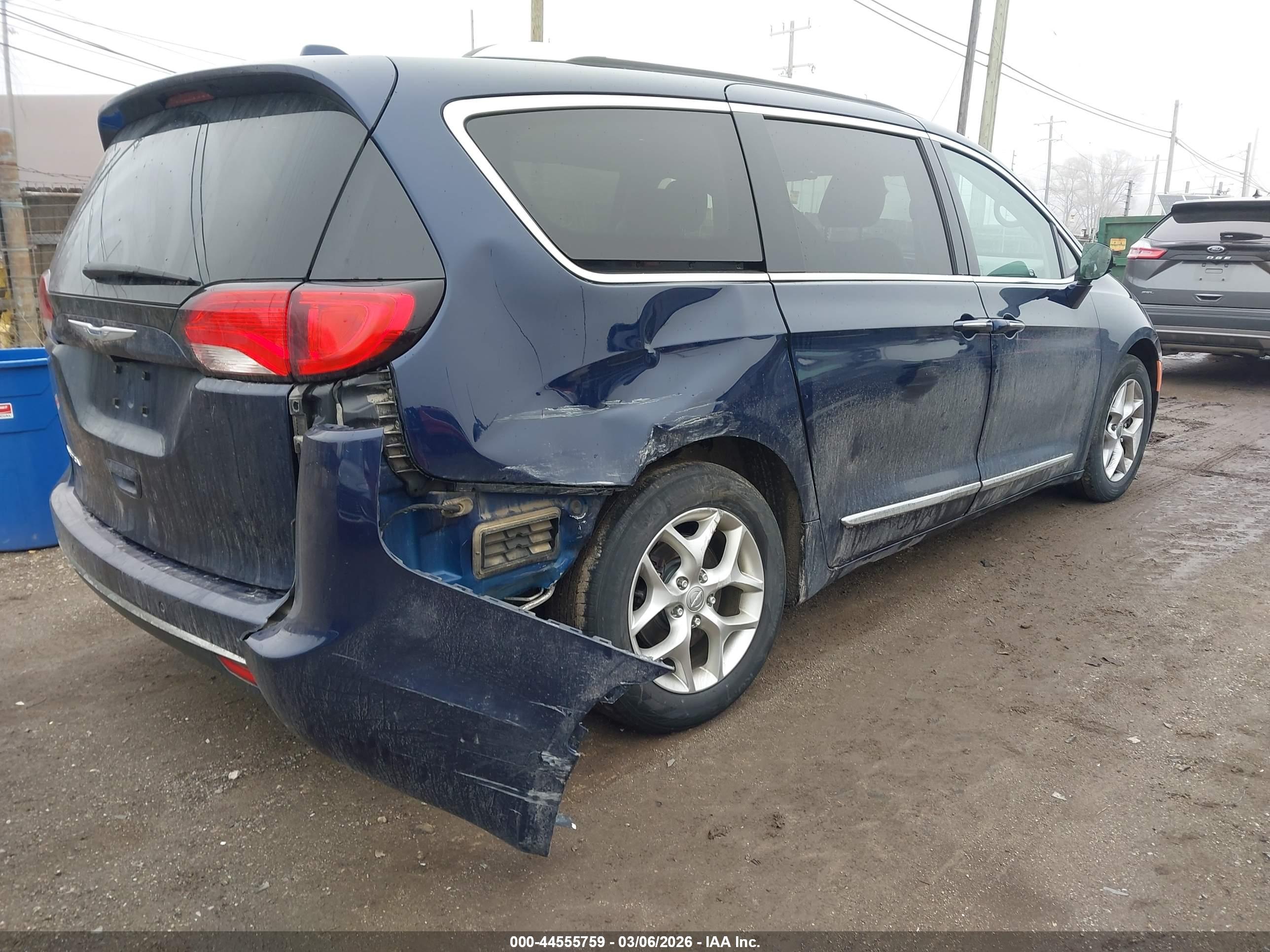 CHRYSLER PACIFICA image 4