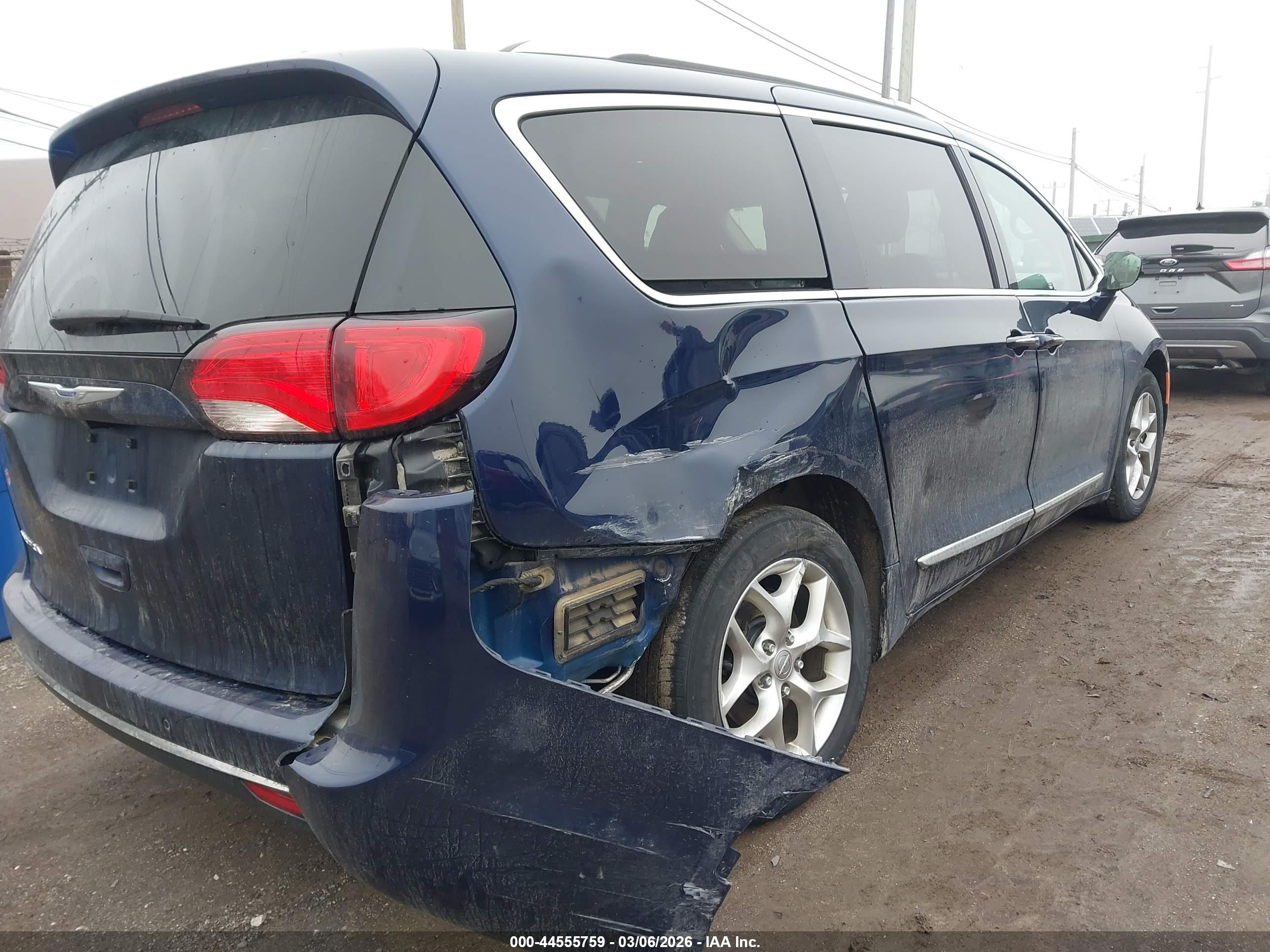 CHRYSLER PACIFICA image 6