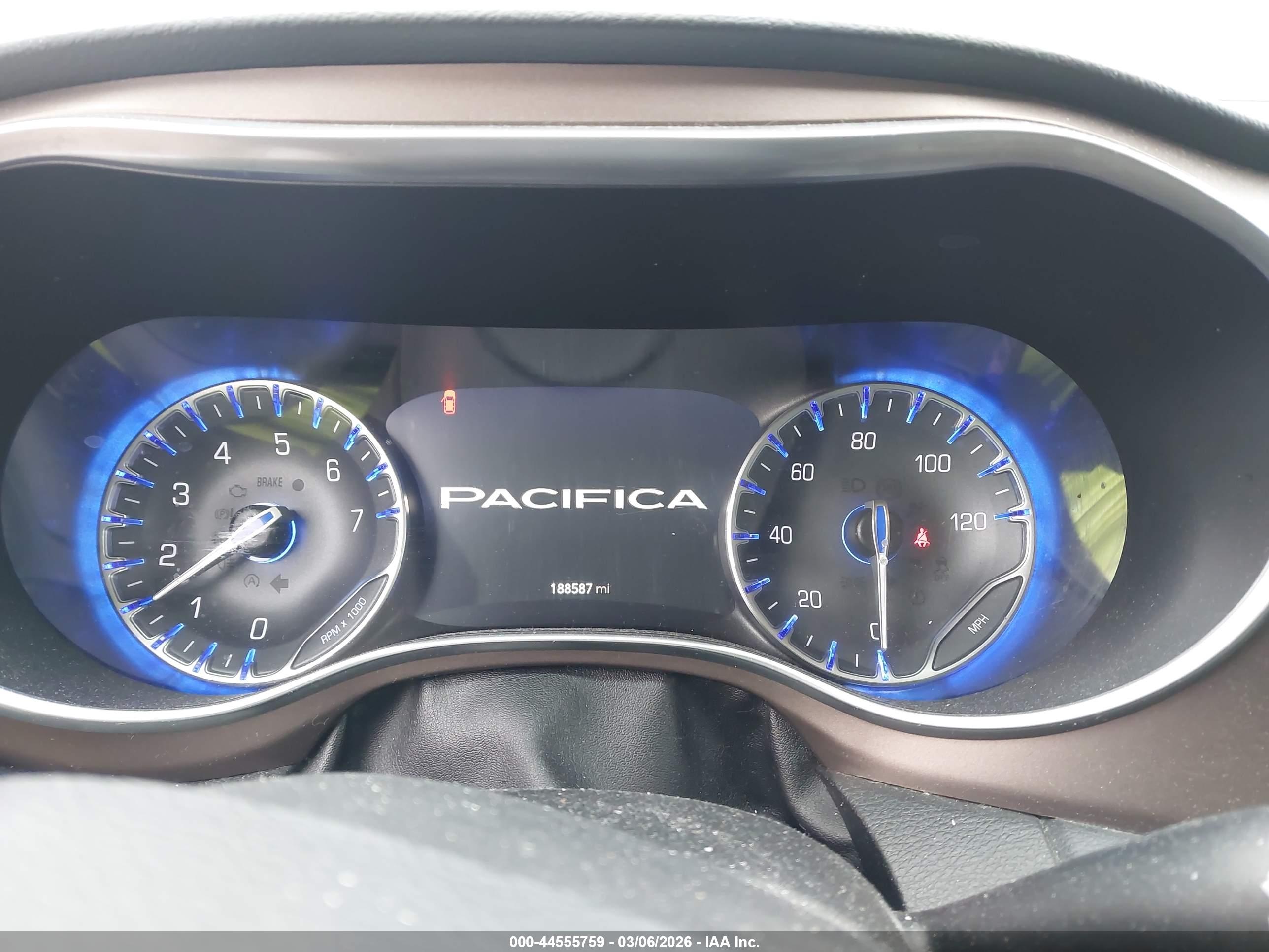 CHRYSLER PACIFICA image 7