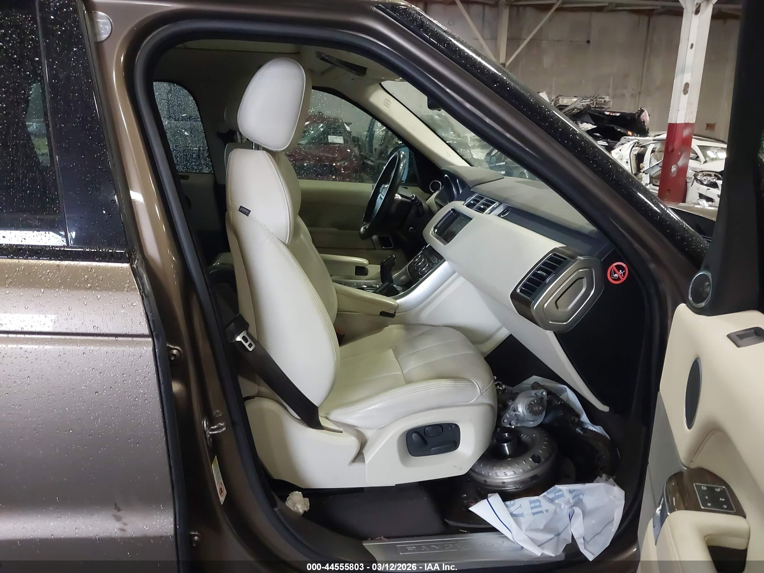 LAND ROVER image 5