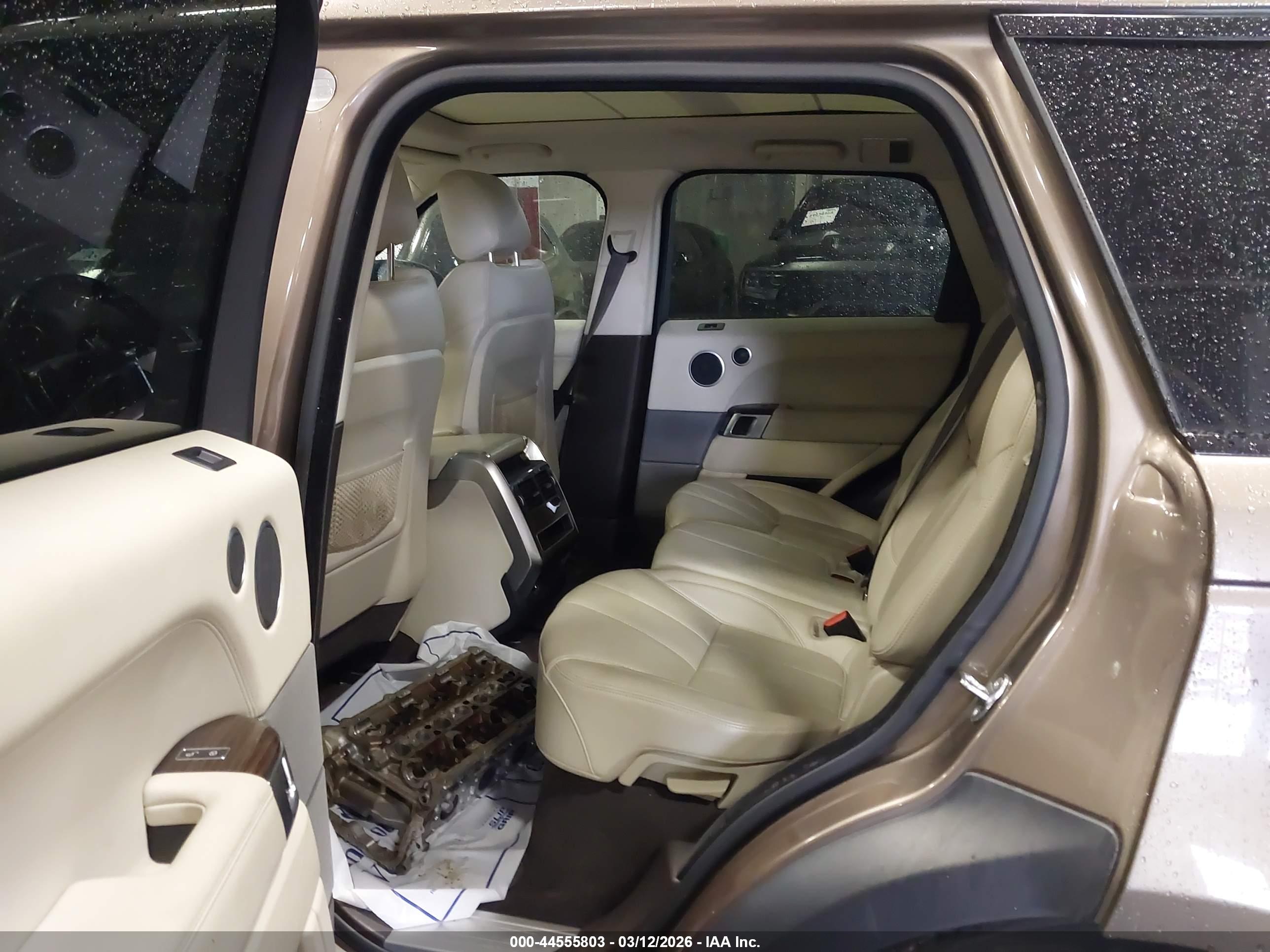 LAND ROVER image 8