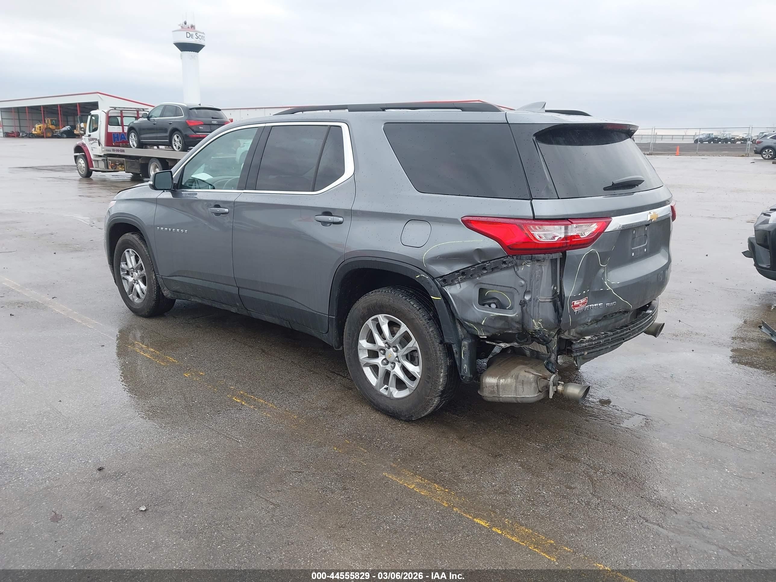 CHEVROLET TRAVERSE image 3