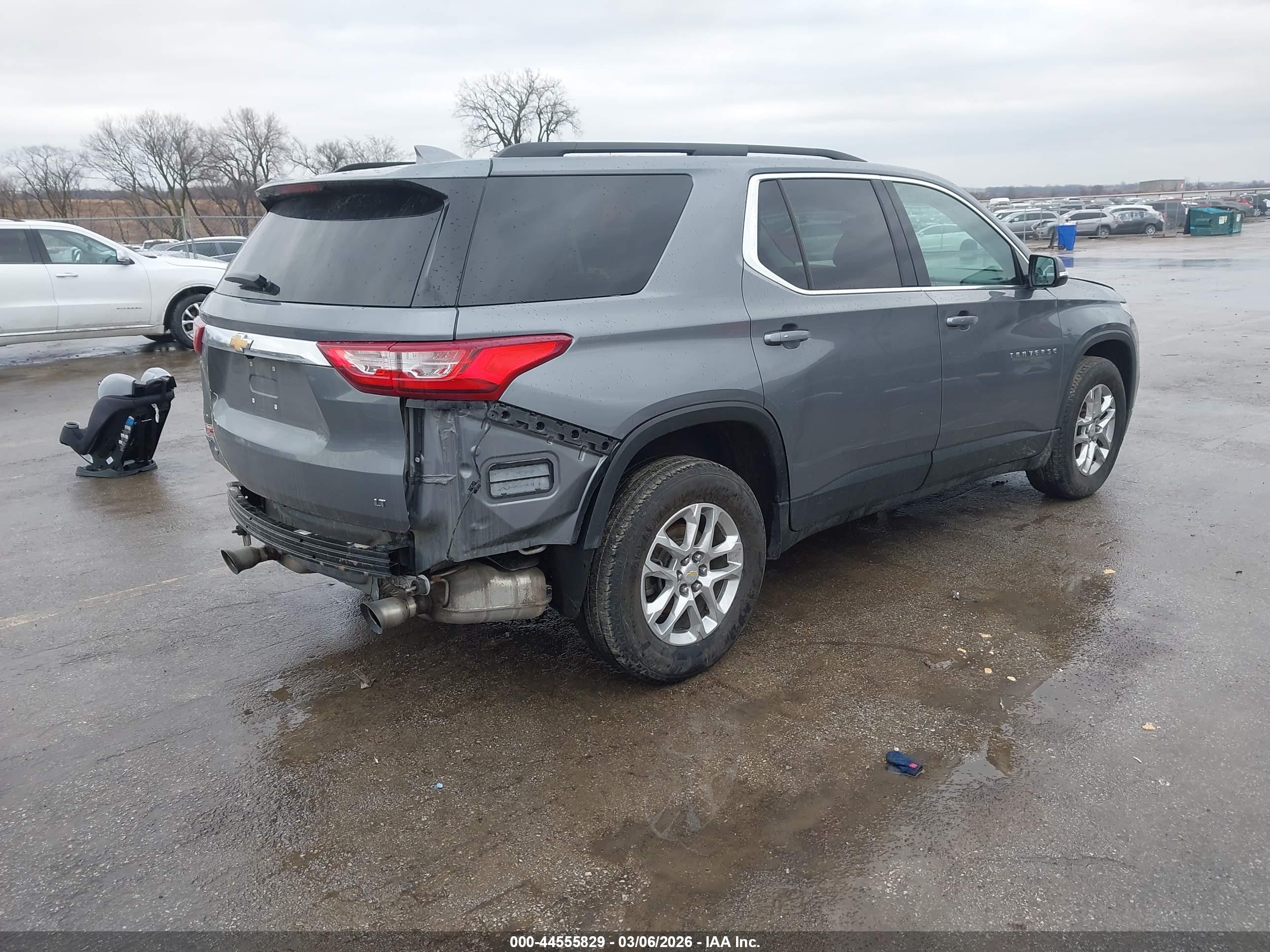 CHEVROLET TRAVERSE image 4