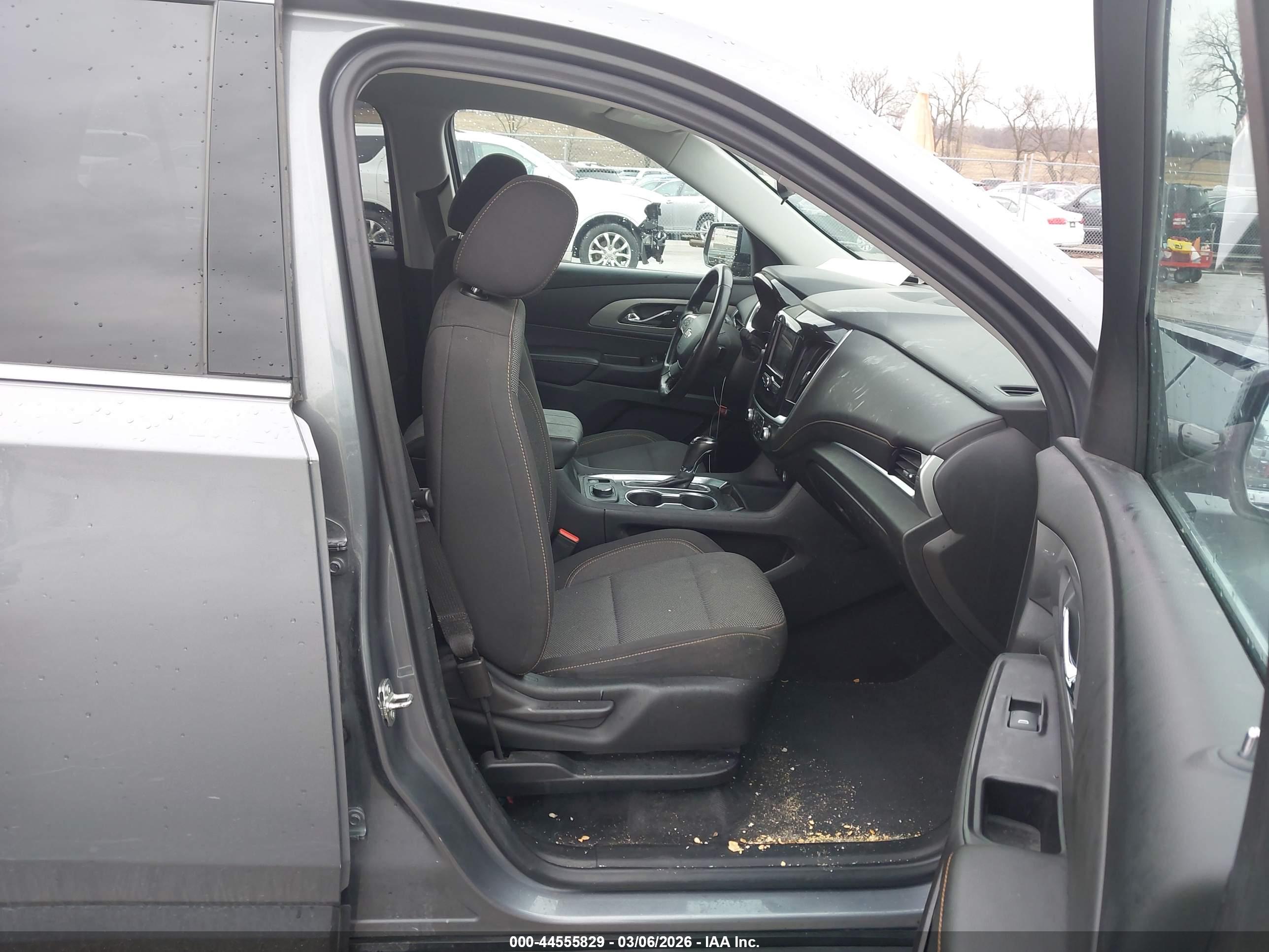 CHEVROLET TRAVERSE image 5
