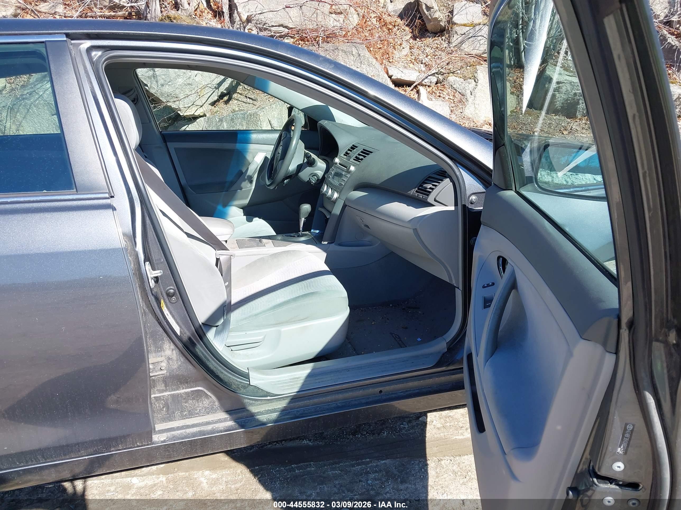 TOYOTA CAMRY image 5