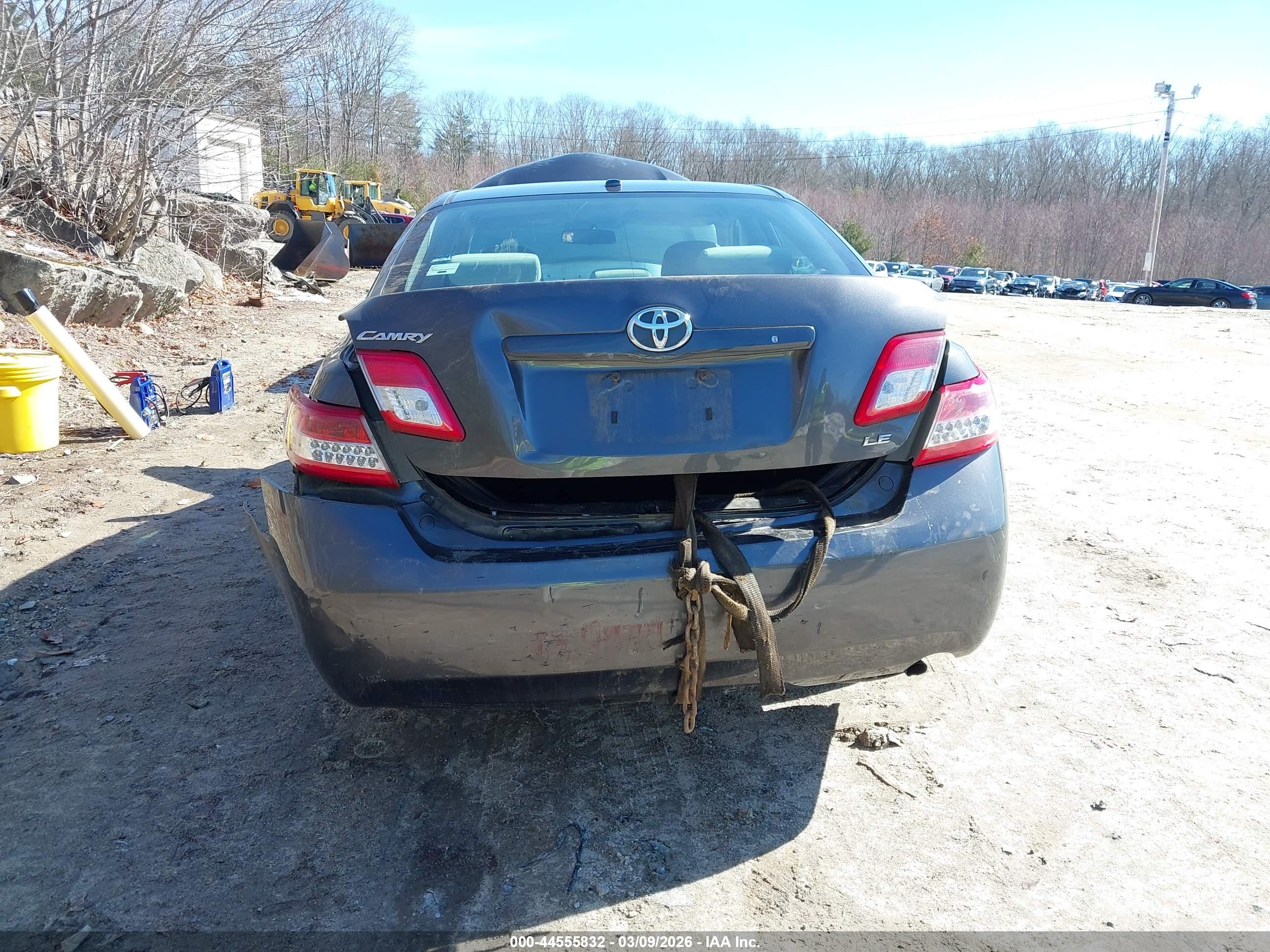 TOYOTA CAMRY image 6