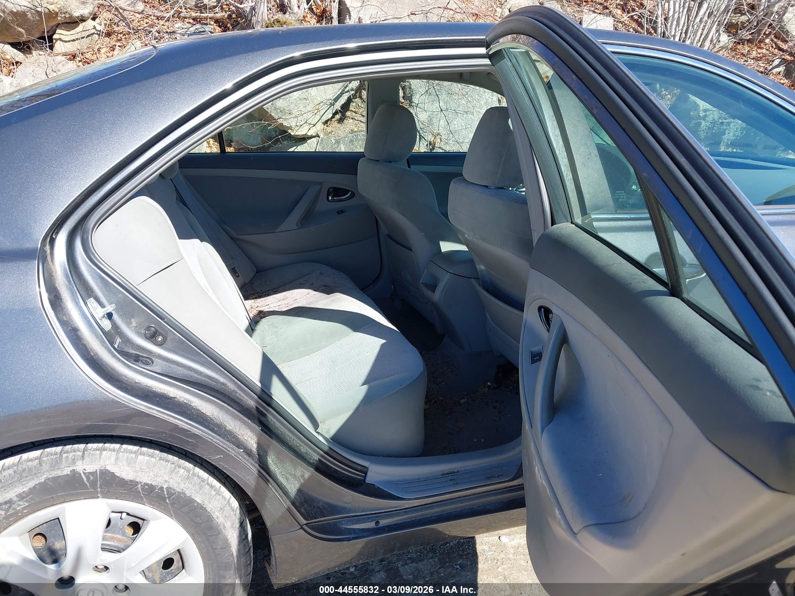 TOYOTA CAMRY image 8