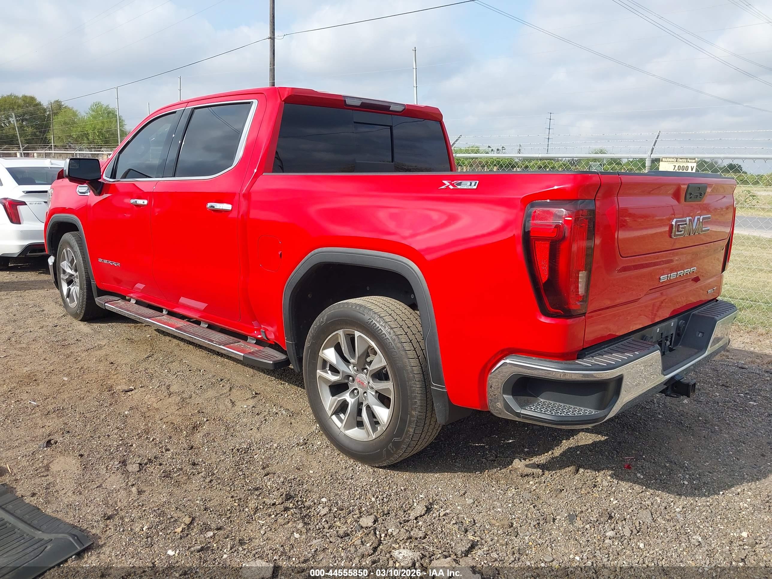GMC SIERRA image 3