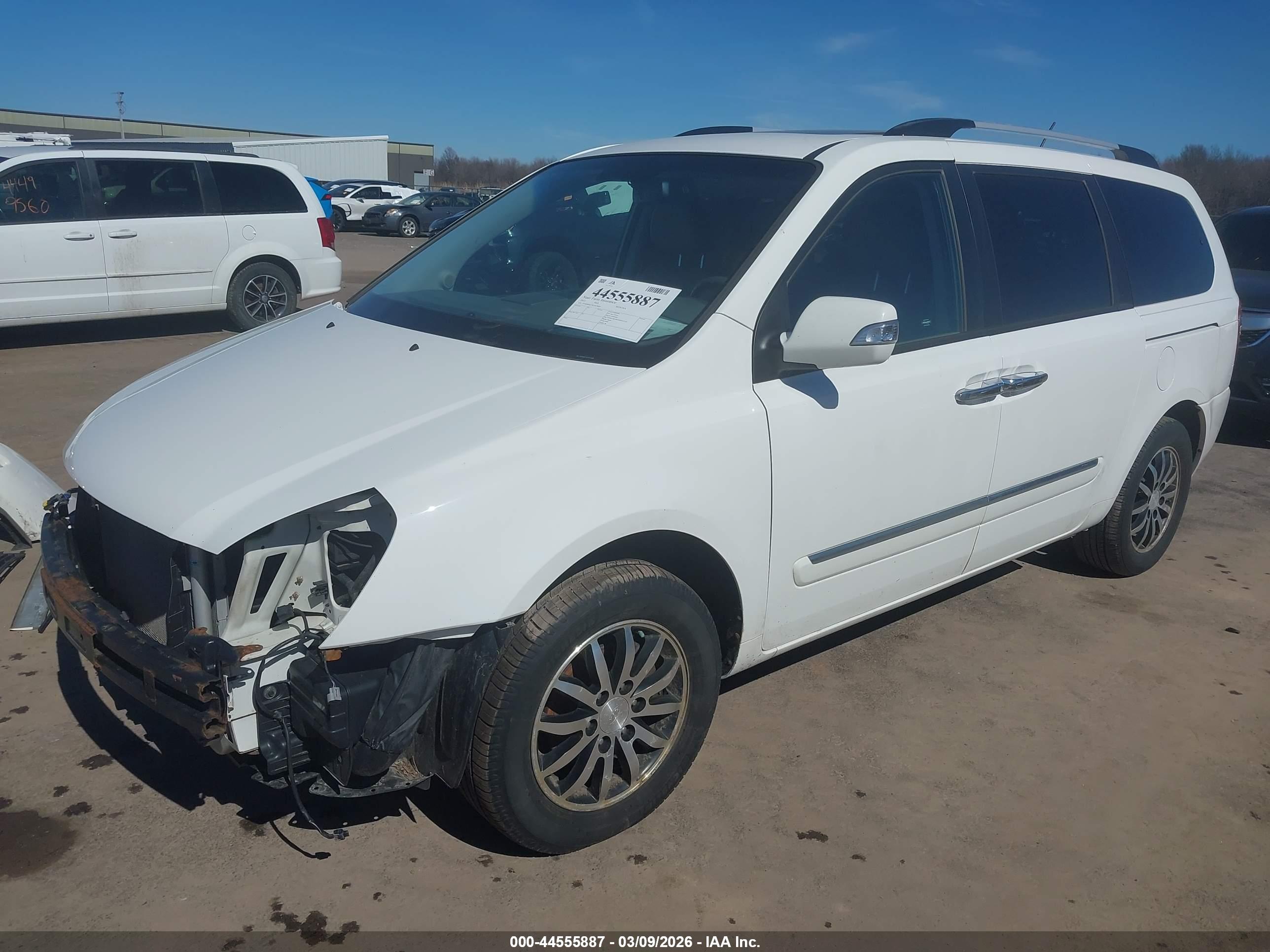 KIA SEDONA image 2