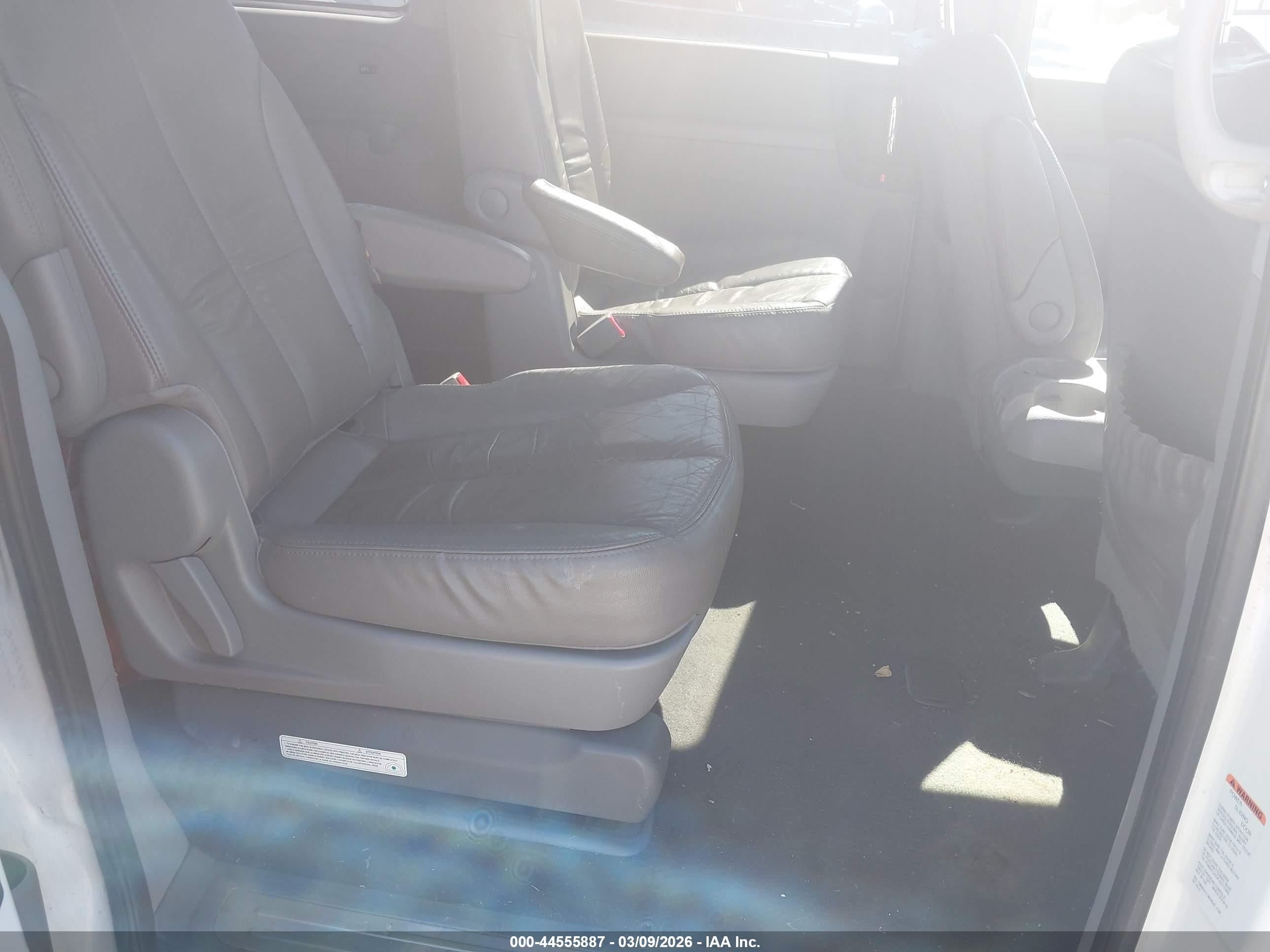 KIA SEDONA image 8