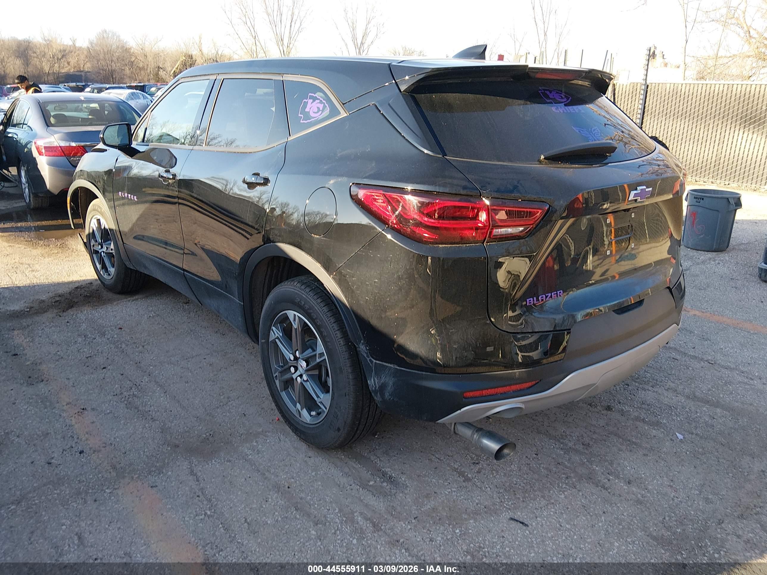 CHEVROLET BLAZER image 3
