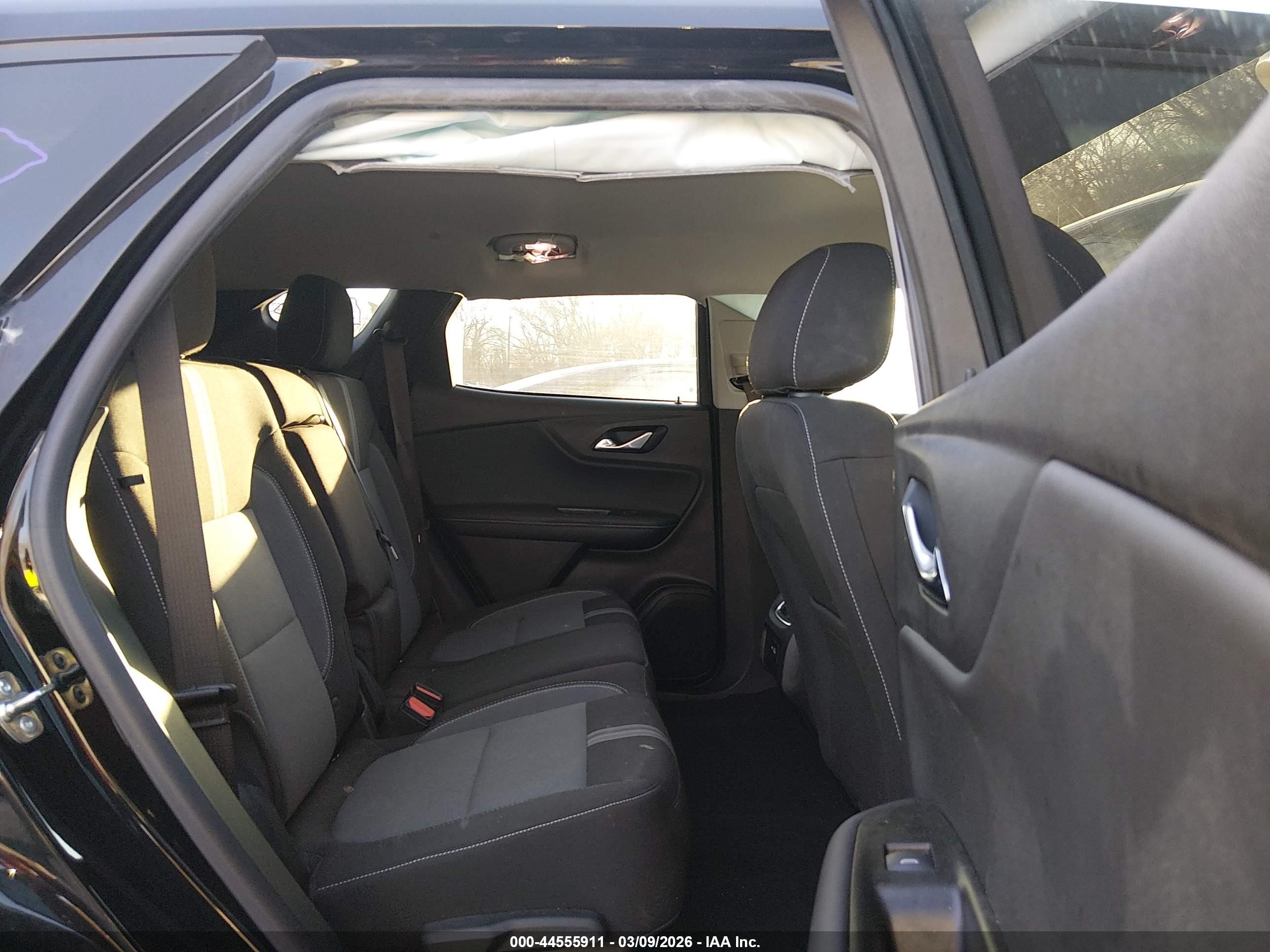 CHEVROLET BLAZER image 8