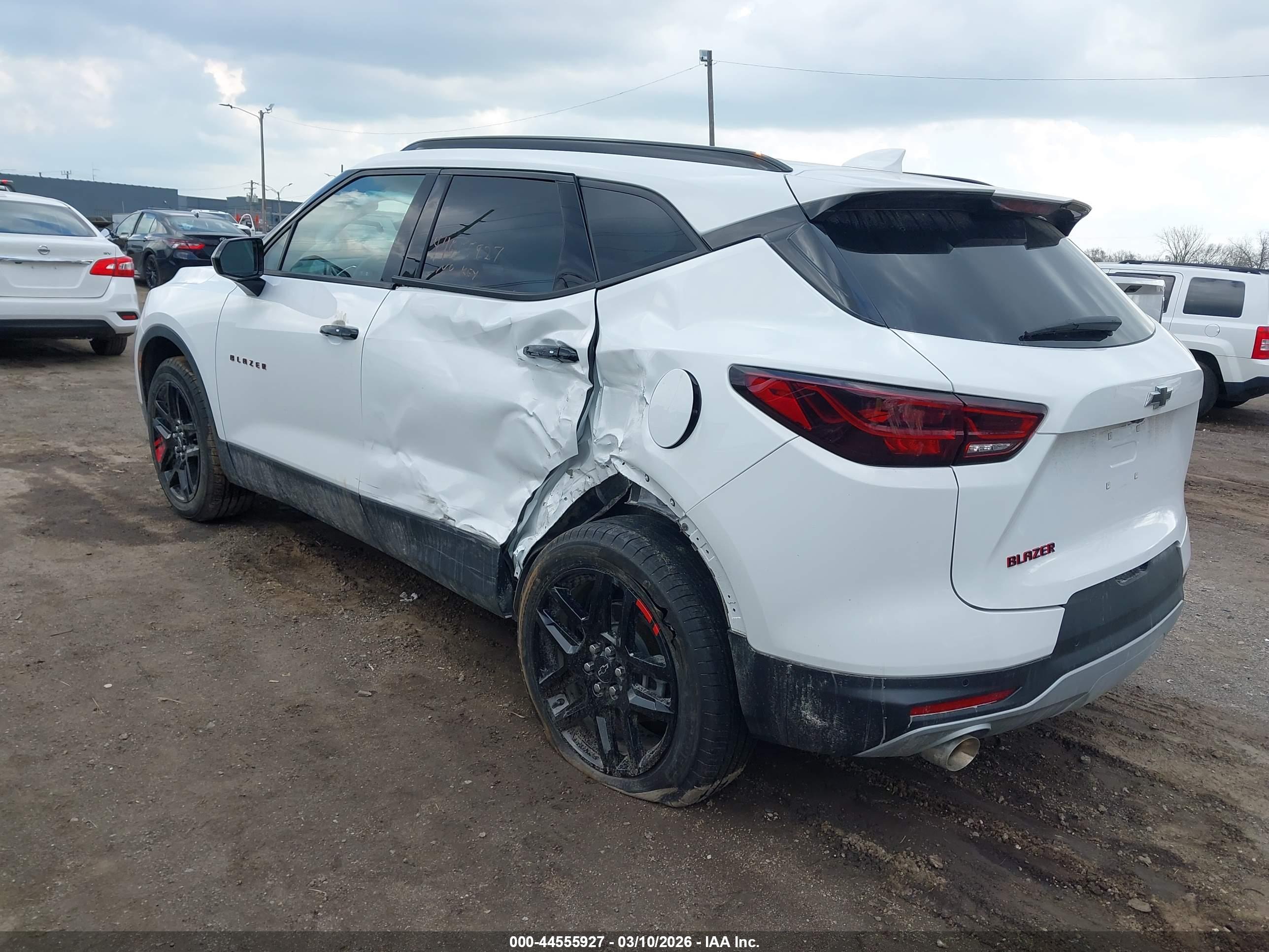 CHEVROLET BLAZER image 3