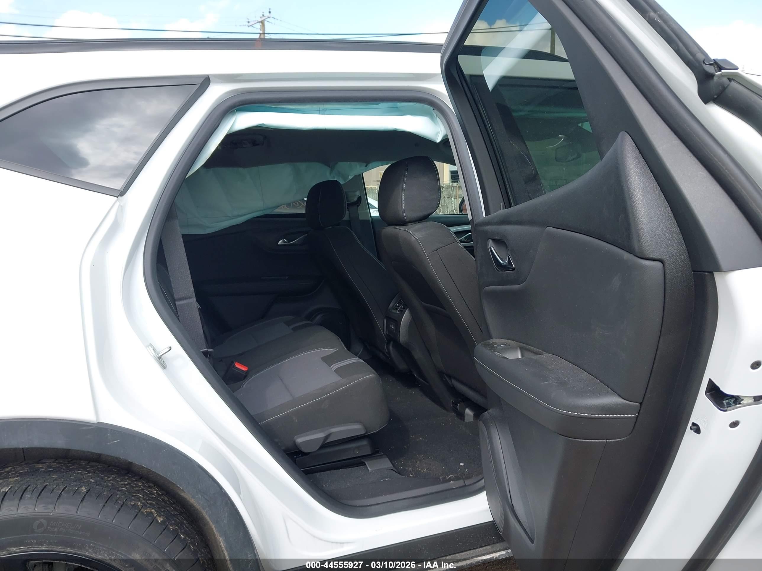 CHEVROLET BLAZER image 8