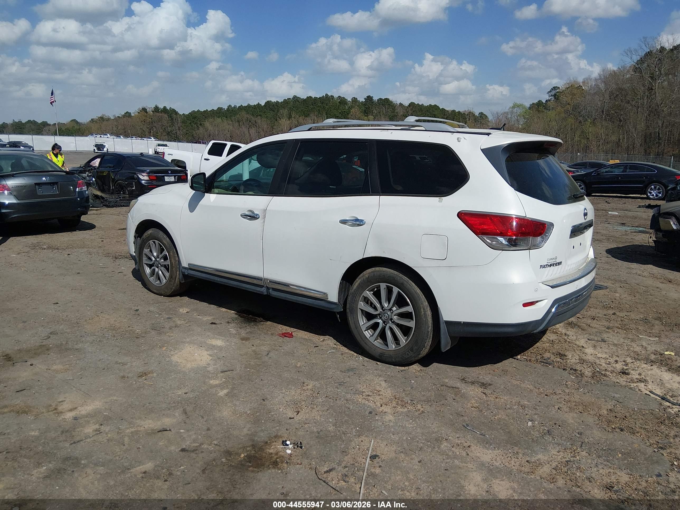 NISSAN PATHFINDER image 3