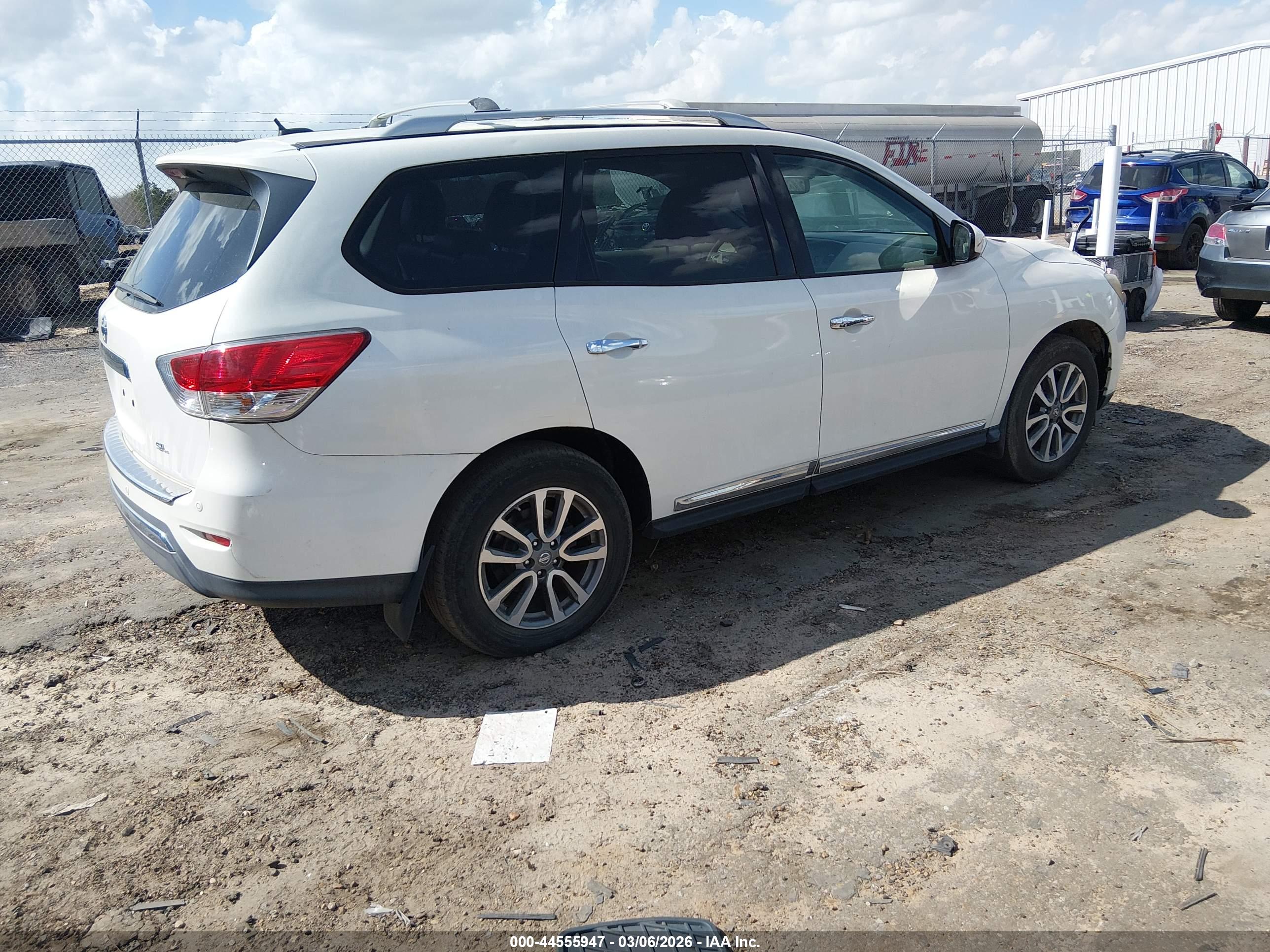 NISSAN PATHFINDER image 4