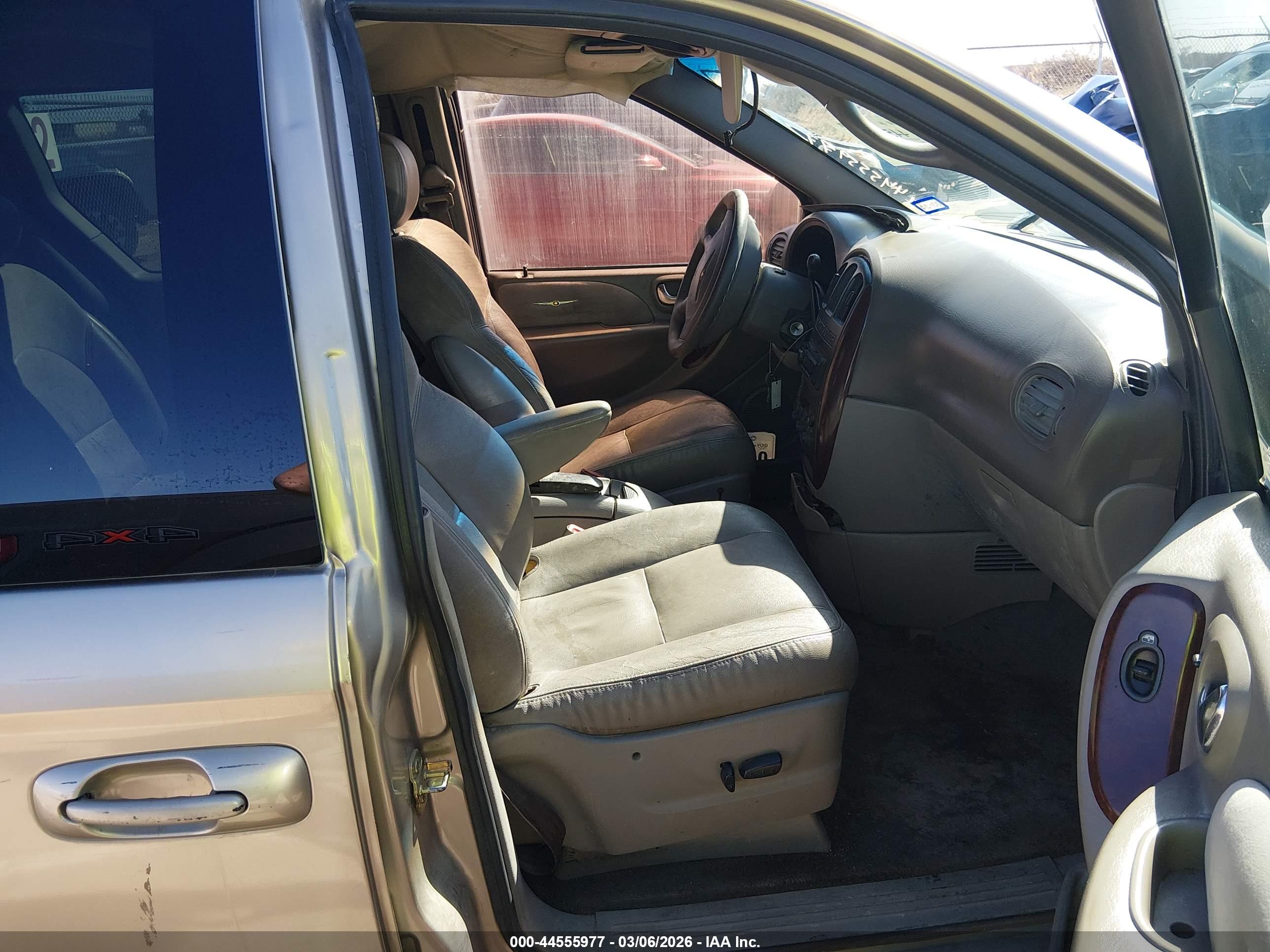 CHRYSLER TOWN image 5