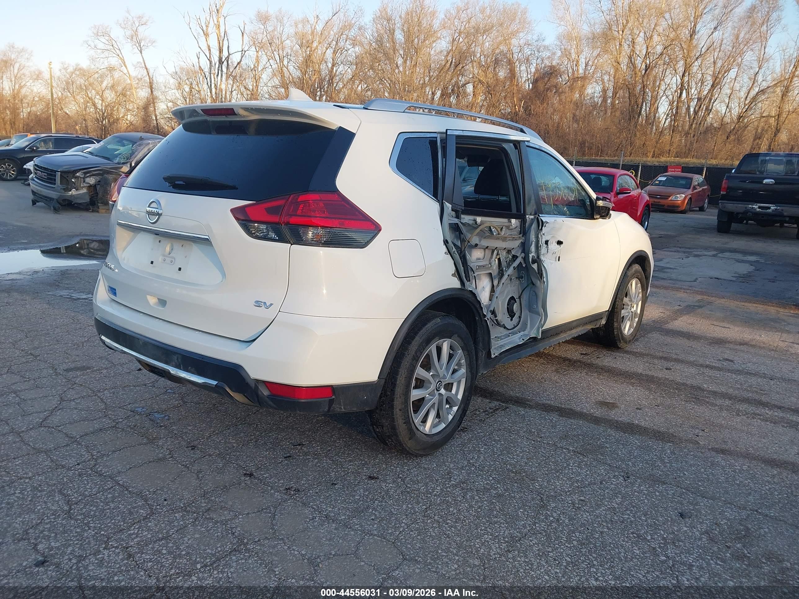 NISSAN ROGUE image 4