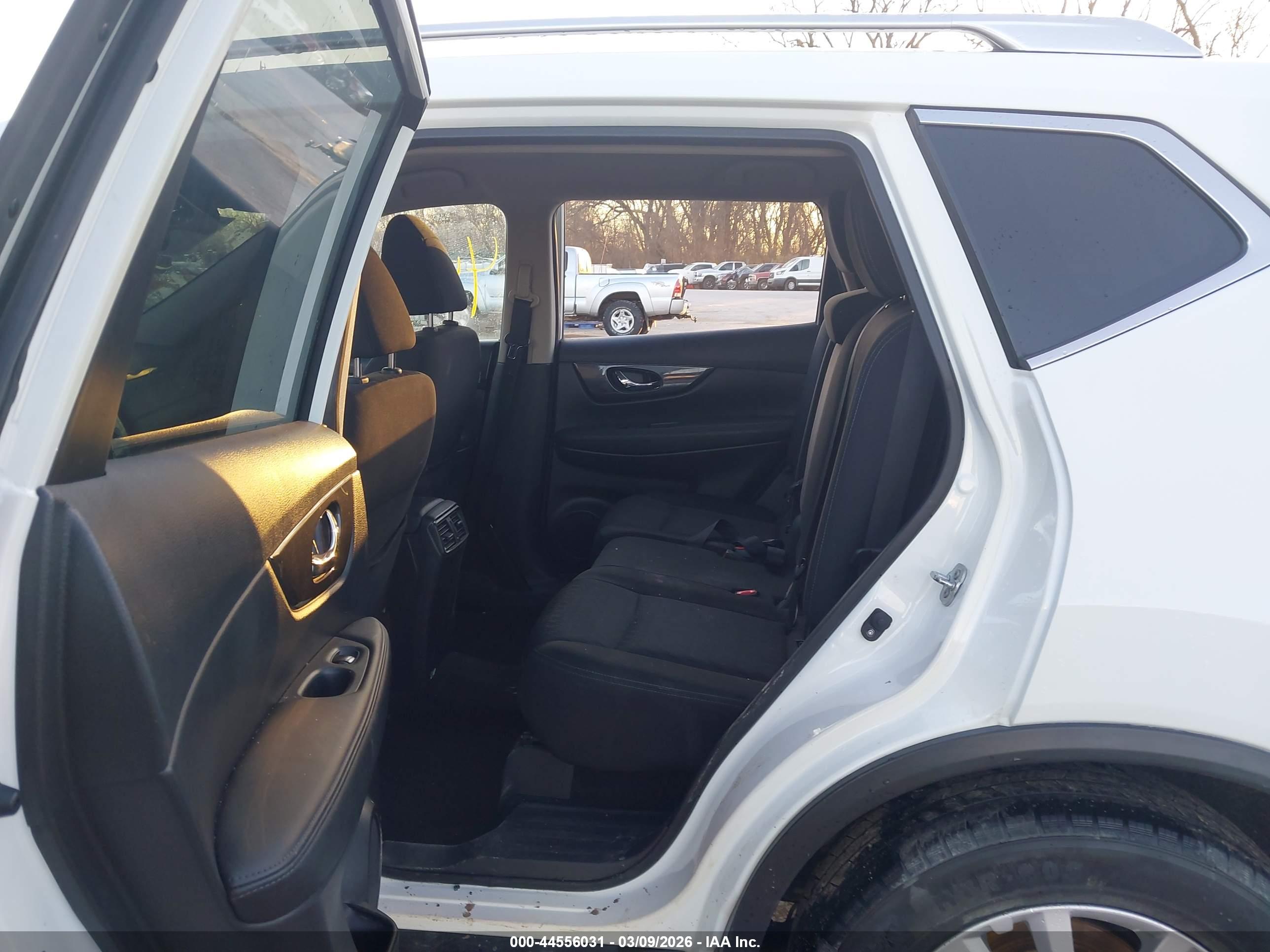 NISSAN ROGUE image 8