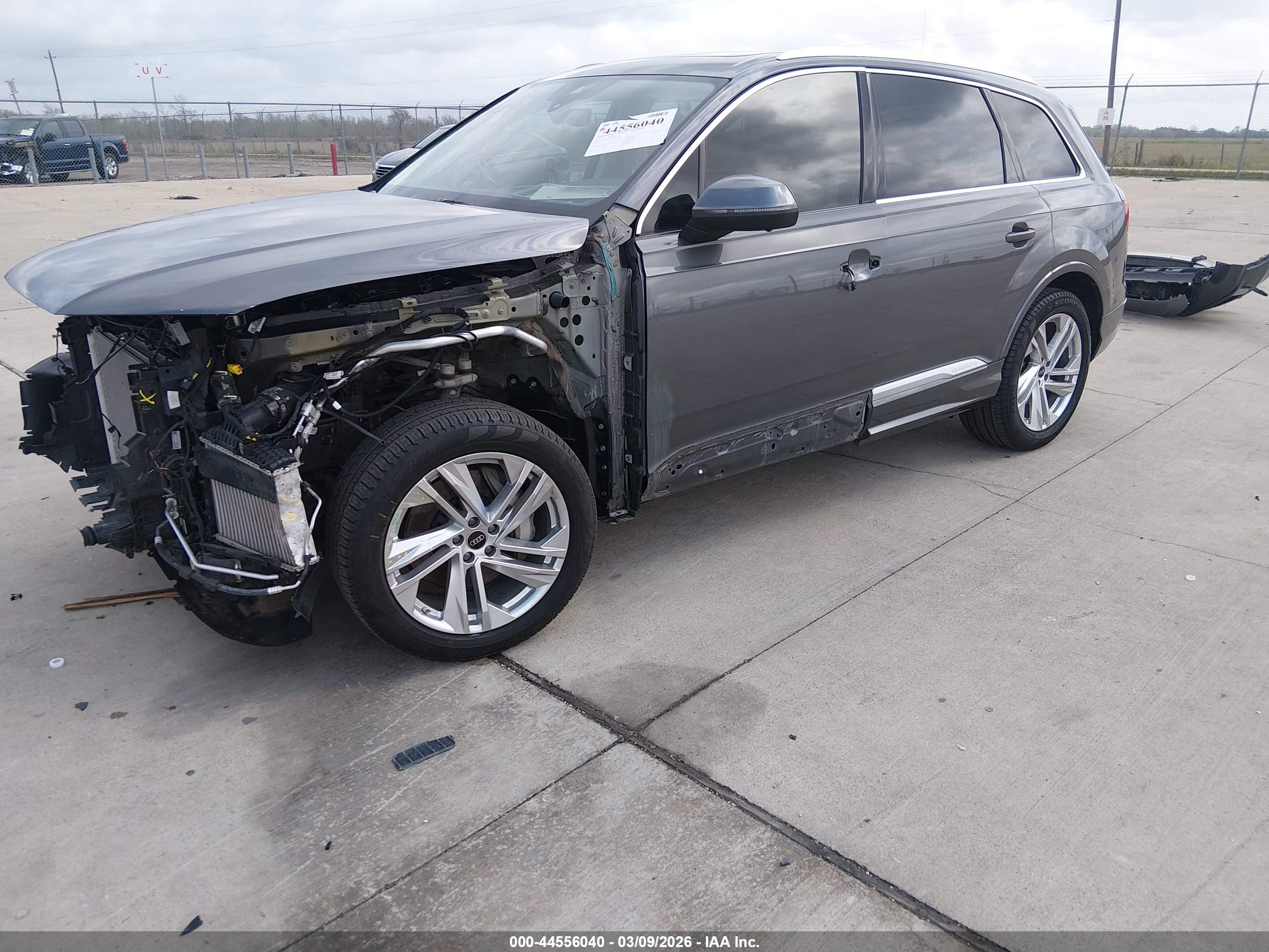 AUDI Q7 image 2