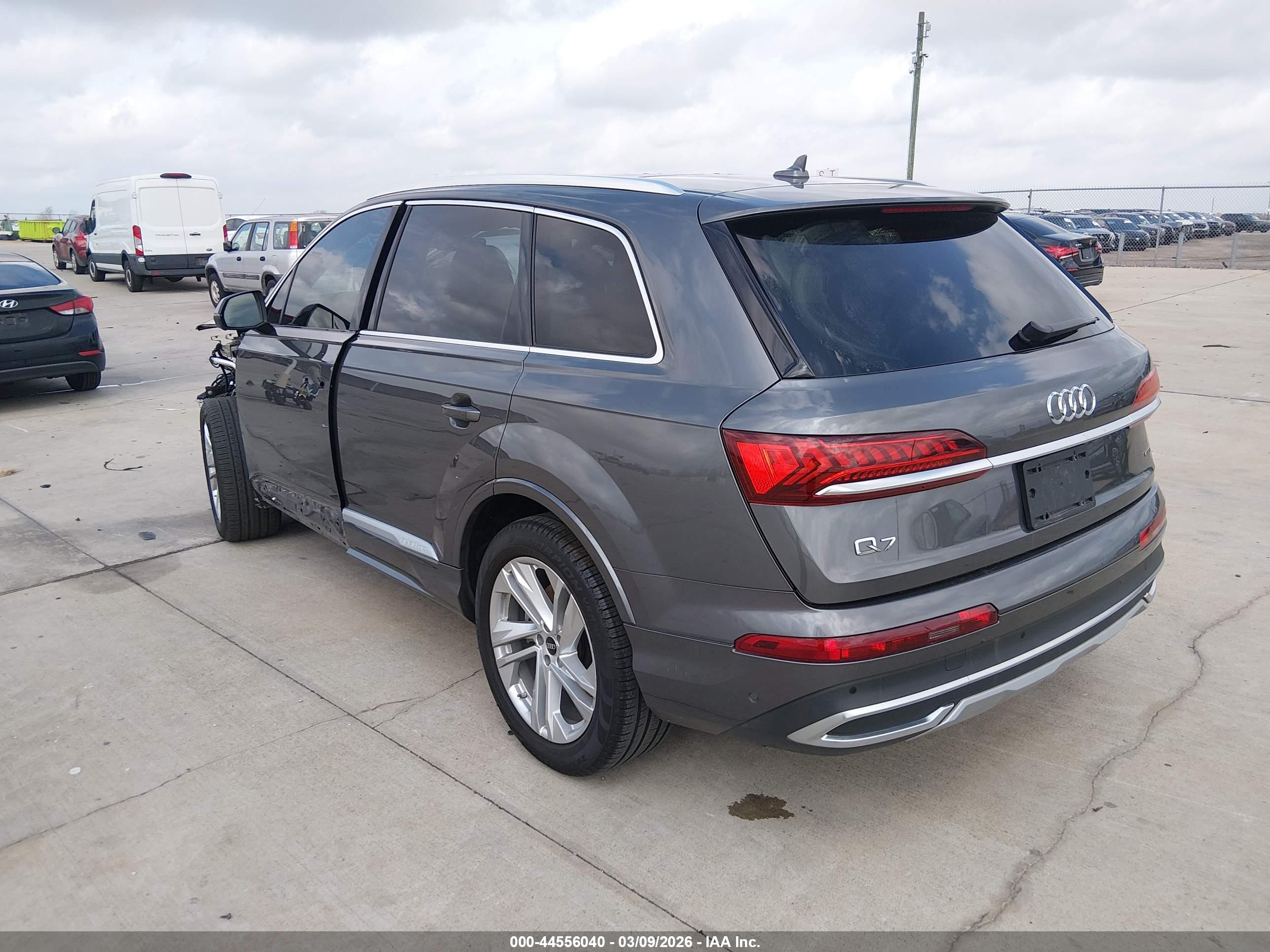 AUDI Q7 image 3