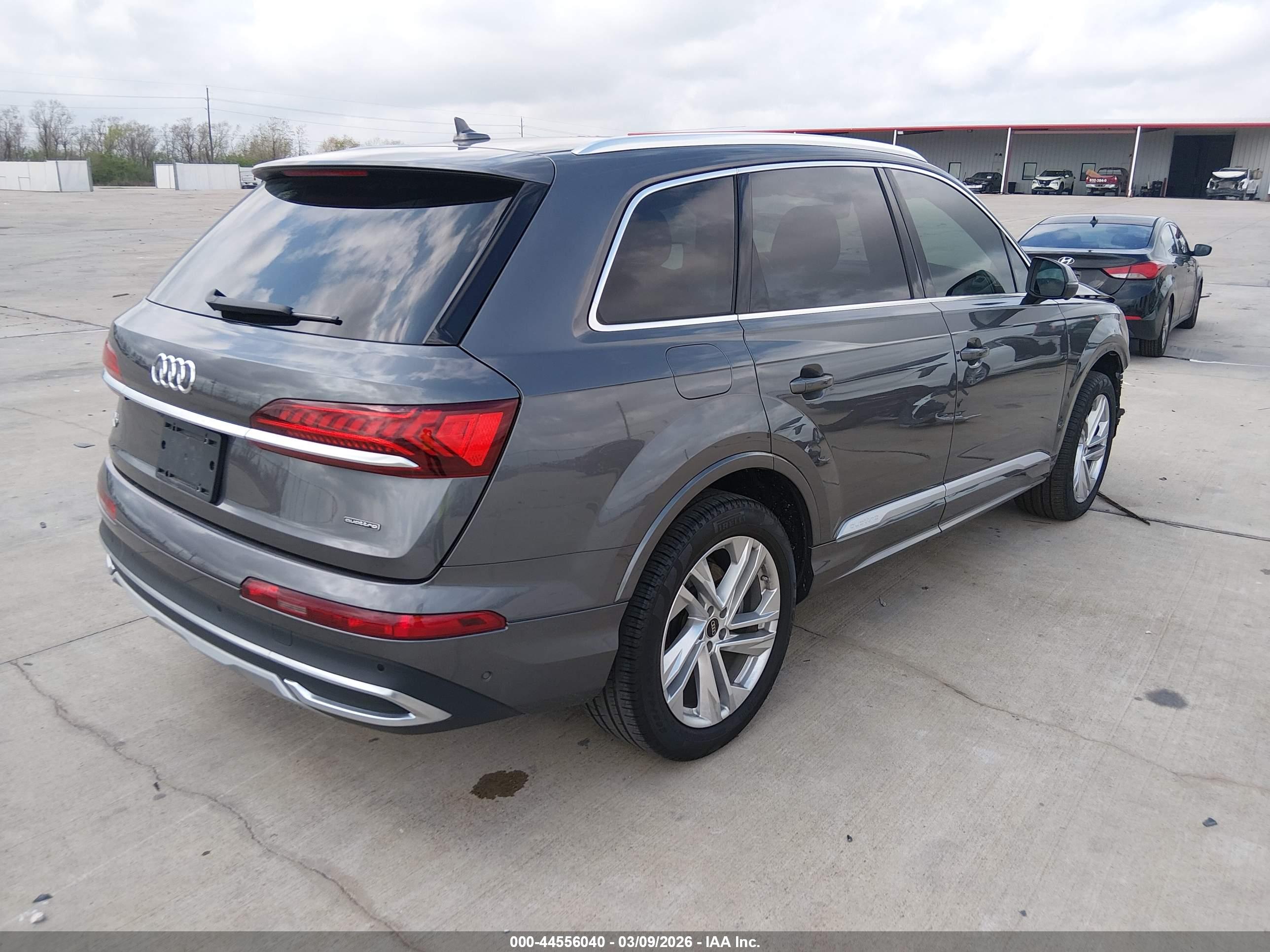 AUDI Q7 image 4