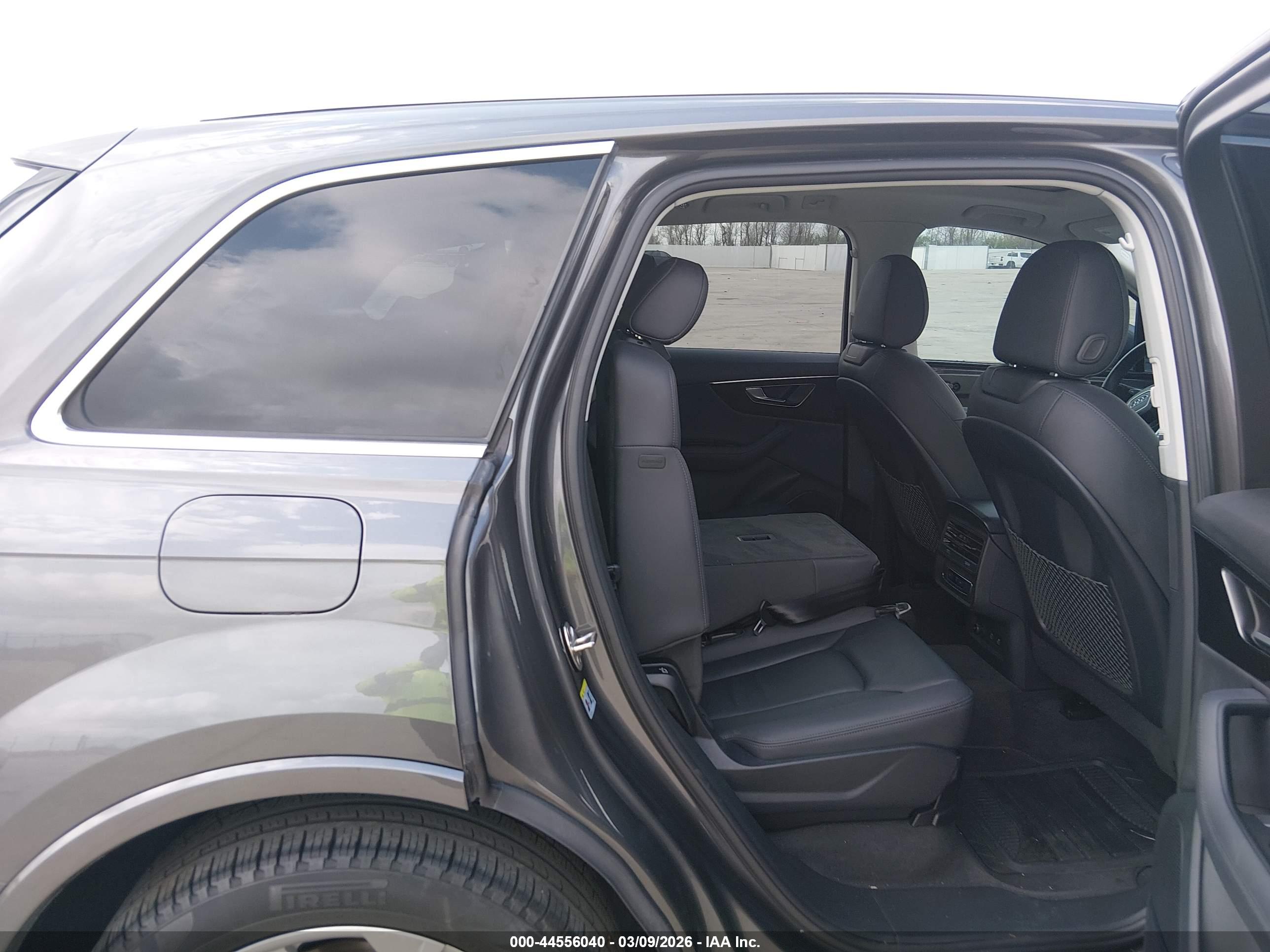 AUDI Q7 image 8