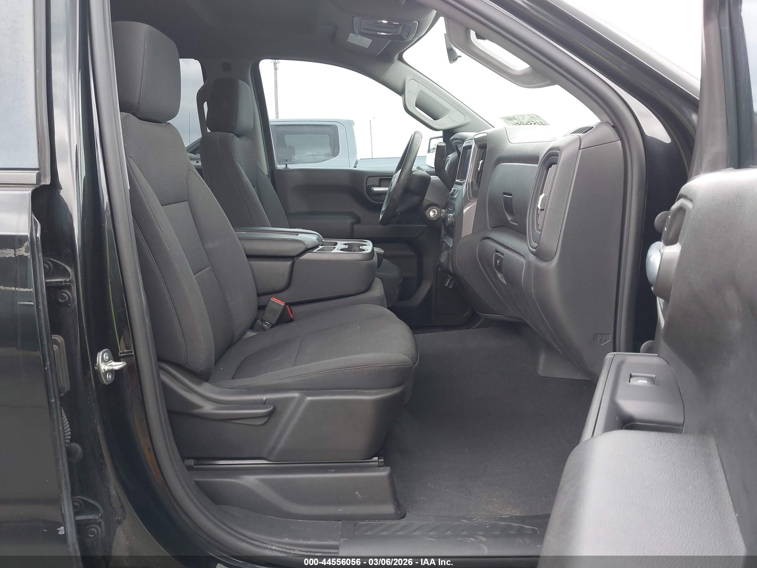 CHEVROLET SILVERADO image 5