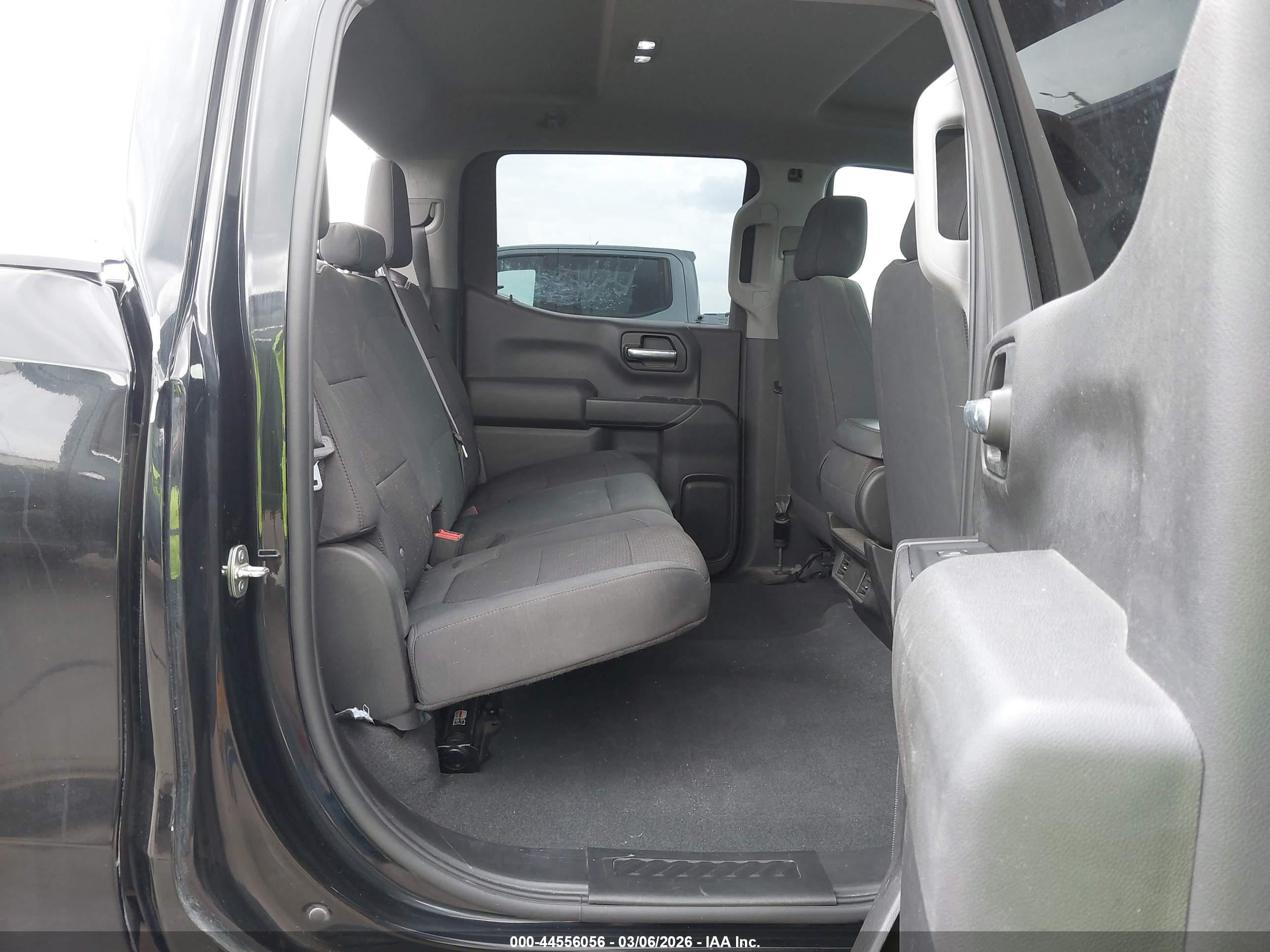CHEVROLET SILVERADO image 8