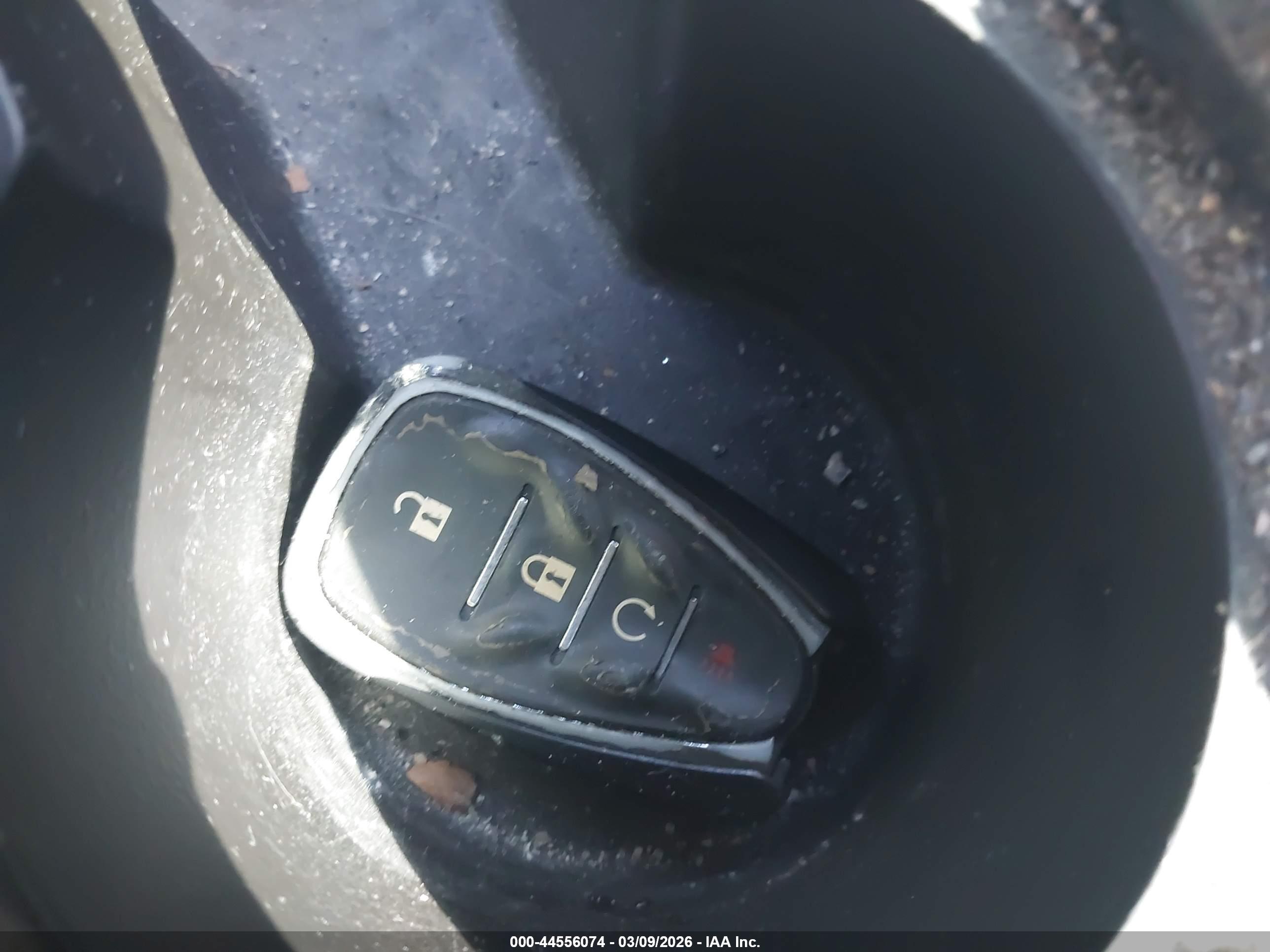 CHEVROLET EQUINOX image 11