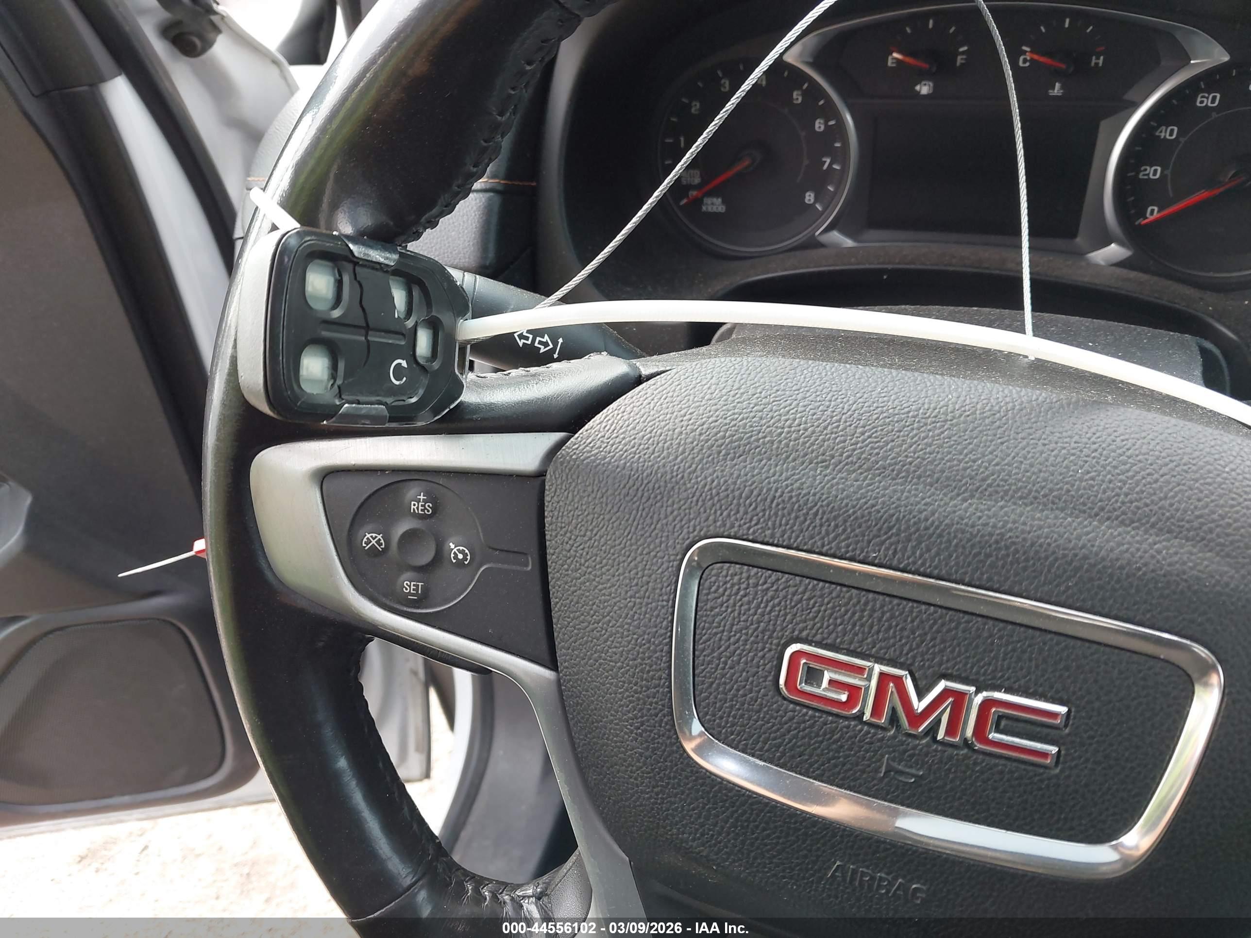 GMC TERRAIN image 11