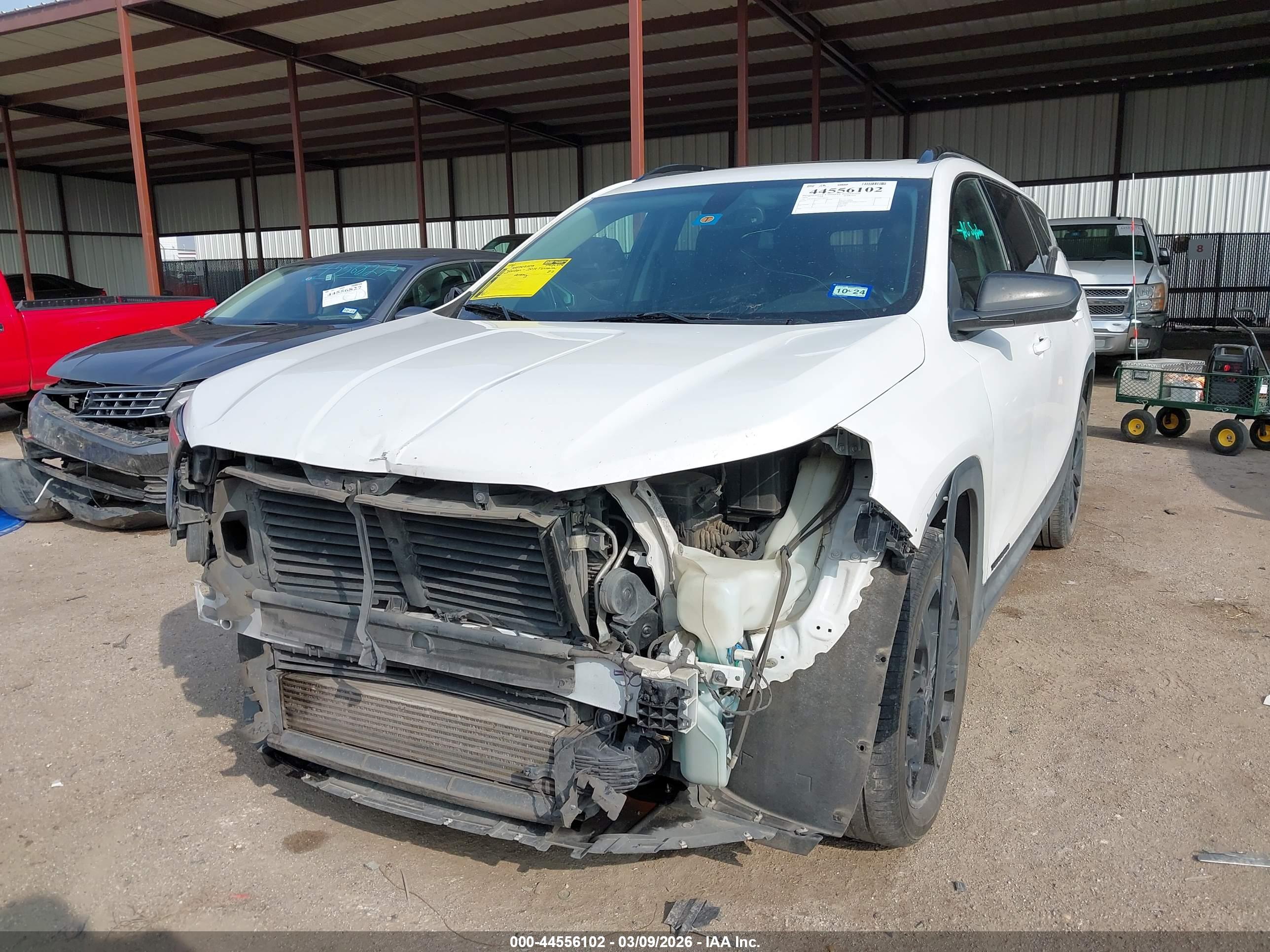 GMC TERRAIN image 2