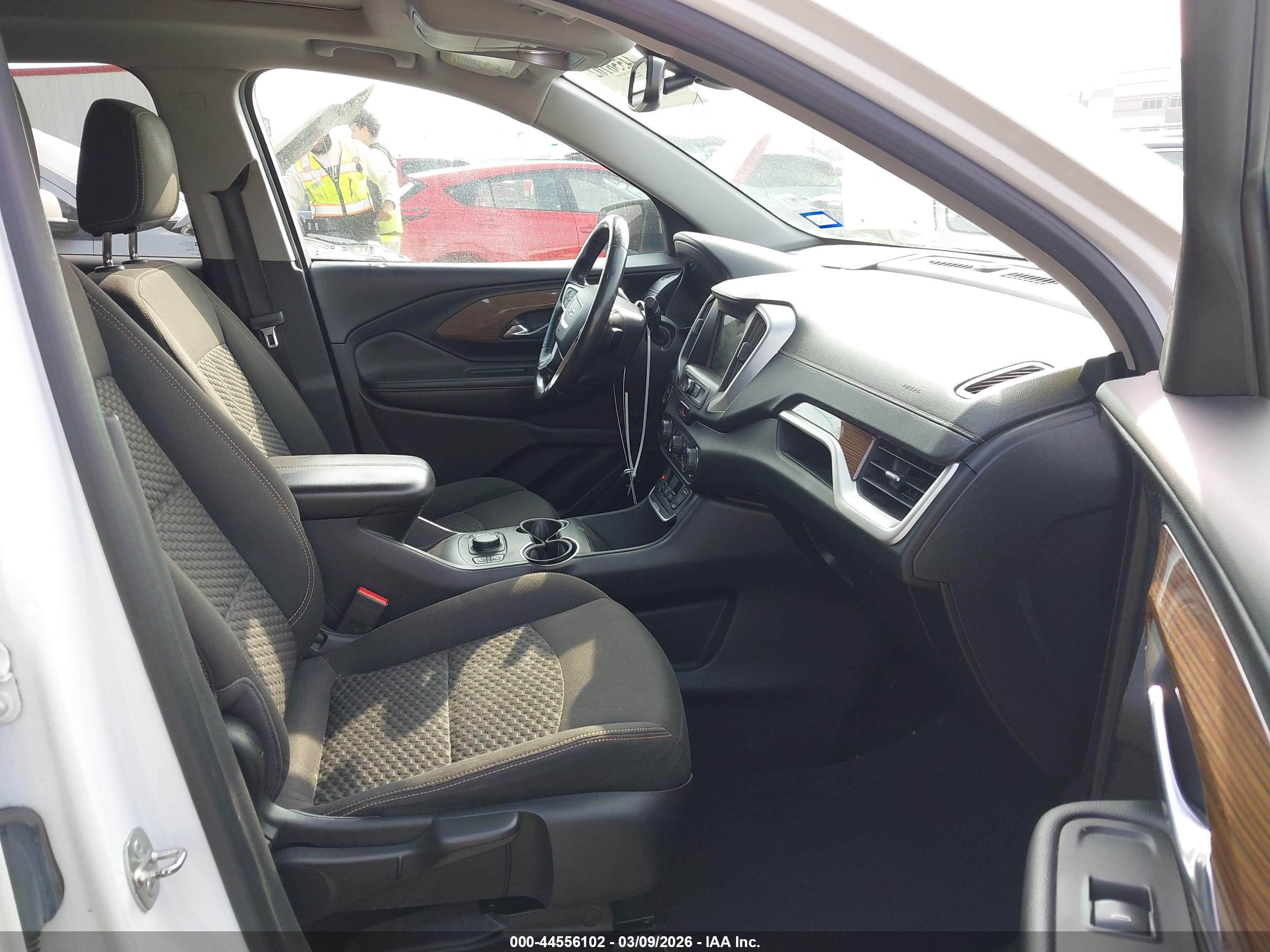 GMC TERRAIN image 5