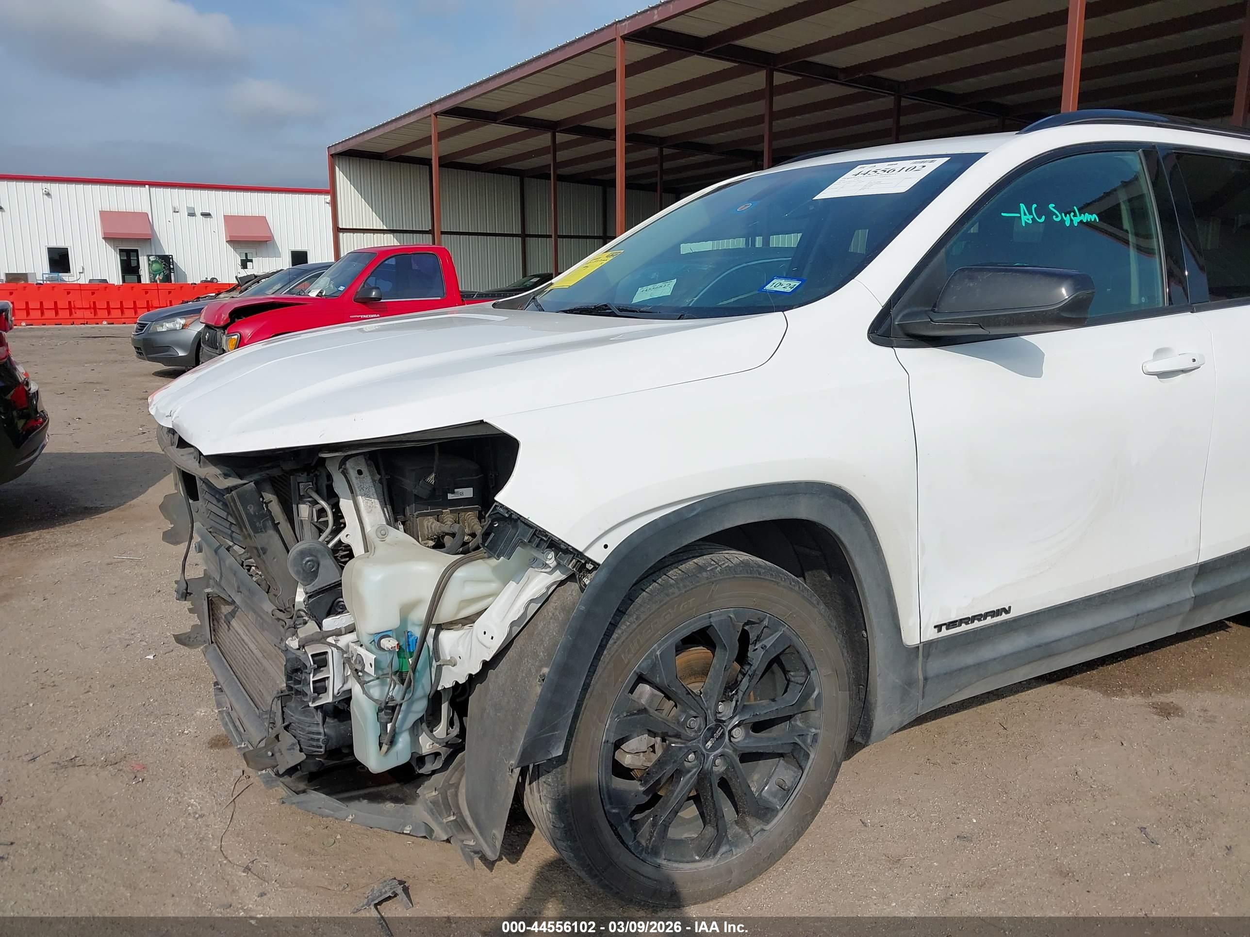 GMC TERRAIN image 6