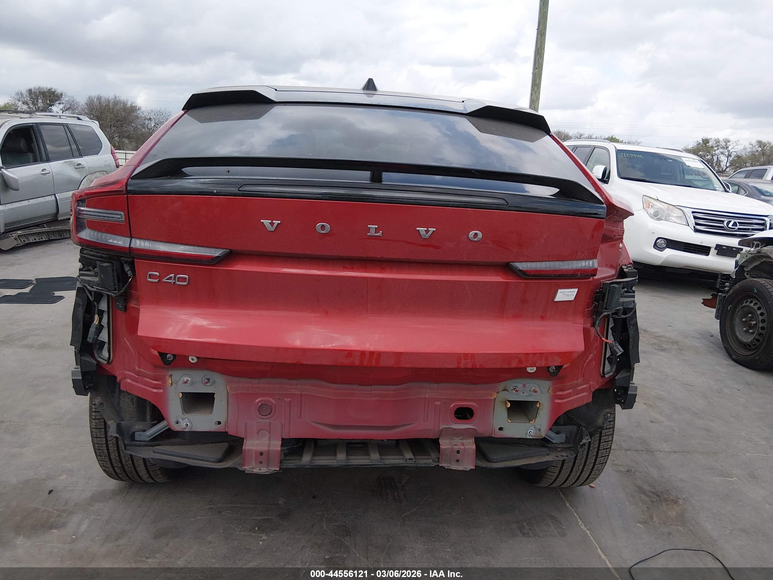 VOLVO C40 image 6
