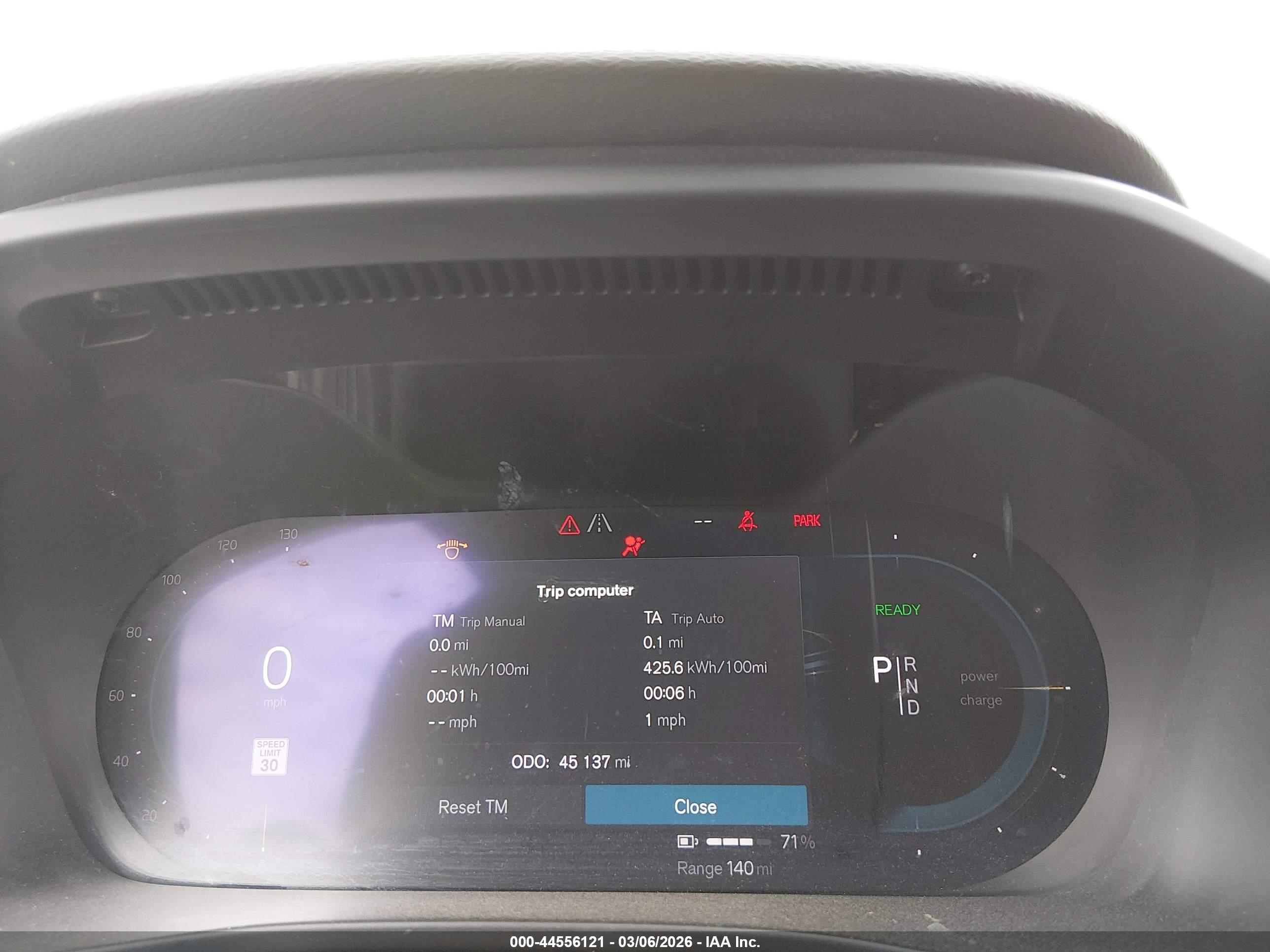 VOLVO C40 image 7