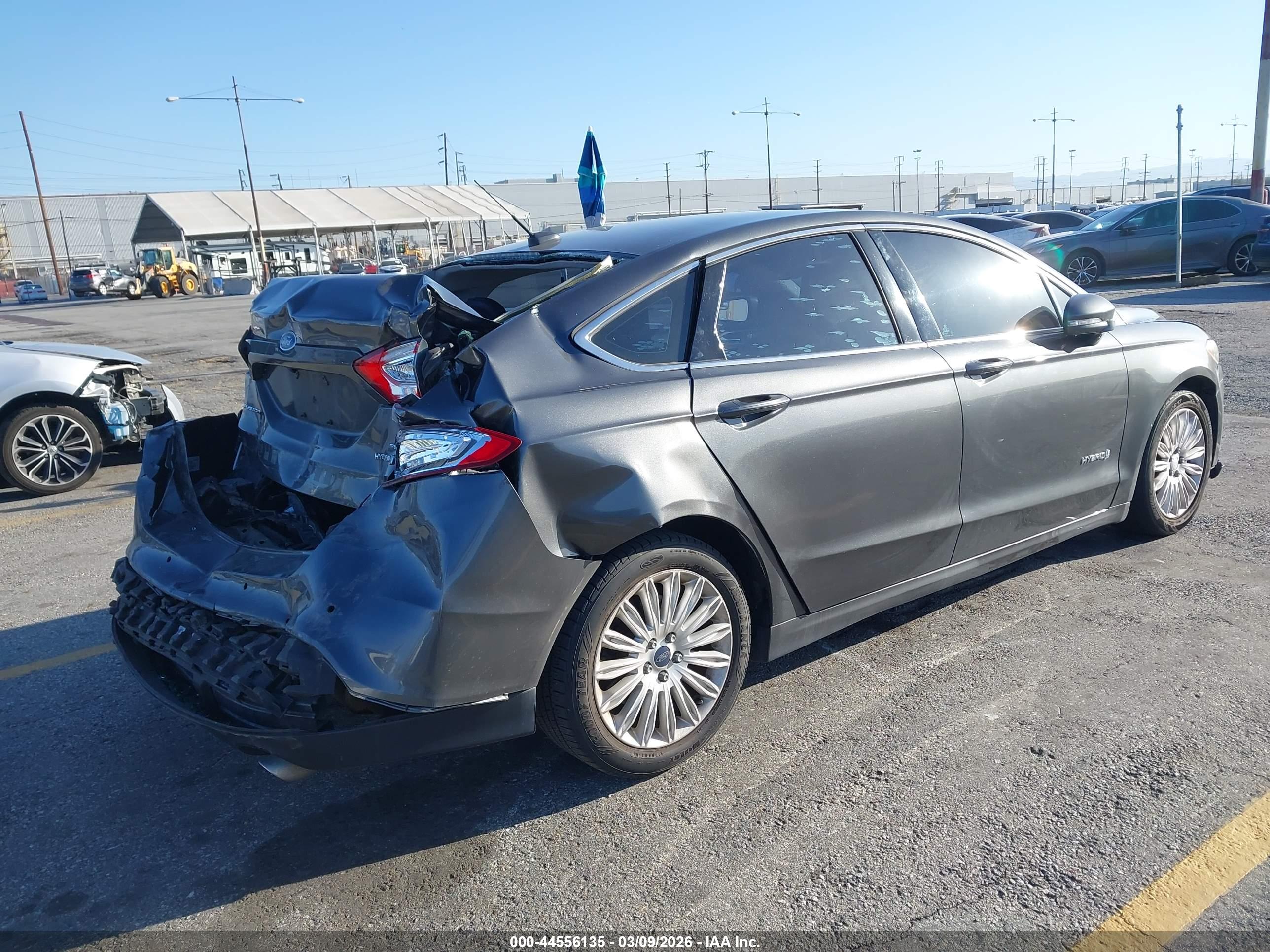 FORD FUSION image 4