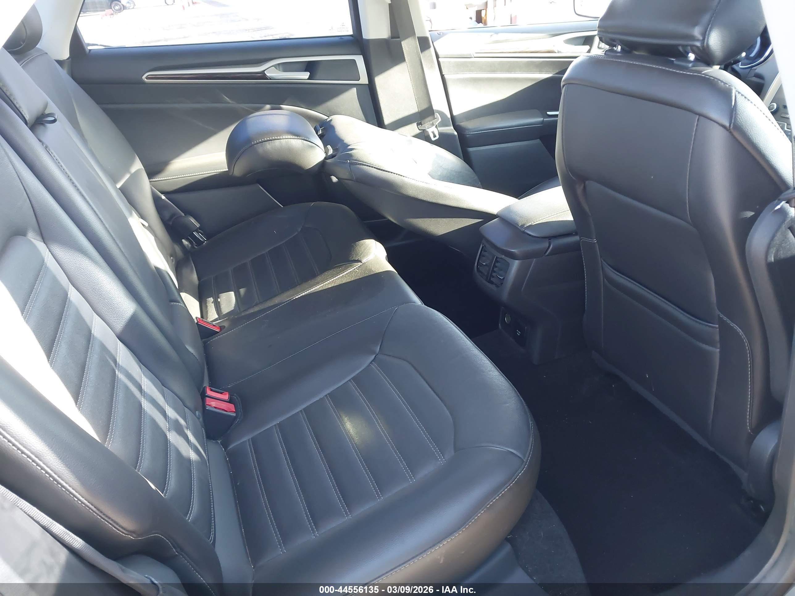 FORD FUSION image 8