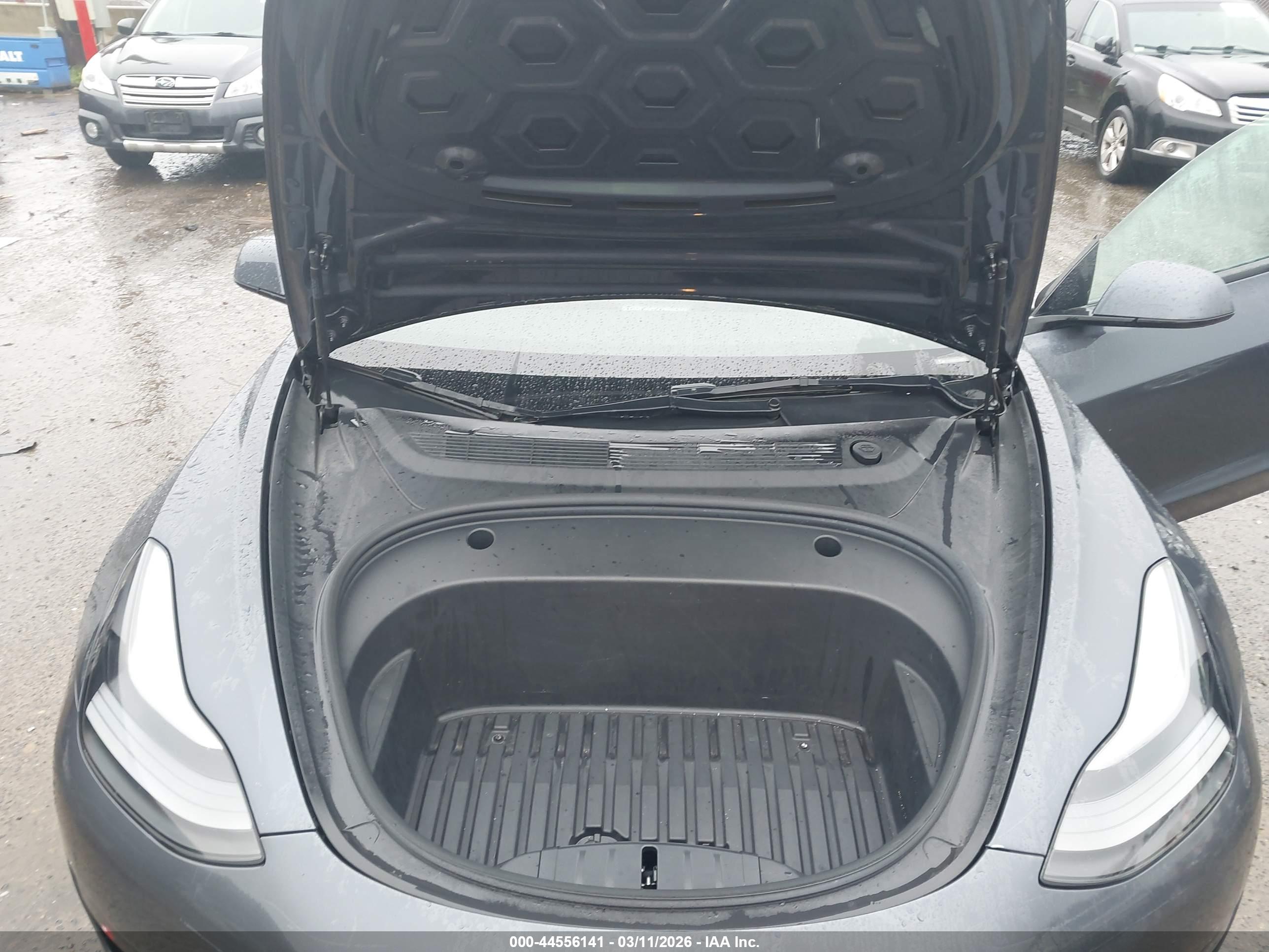 TESLA MODEL image 10