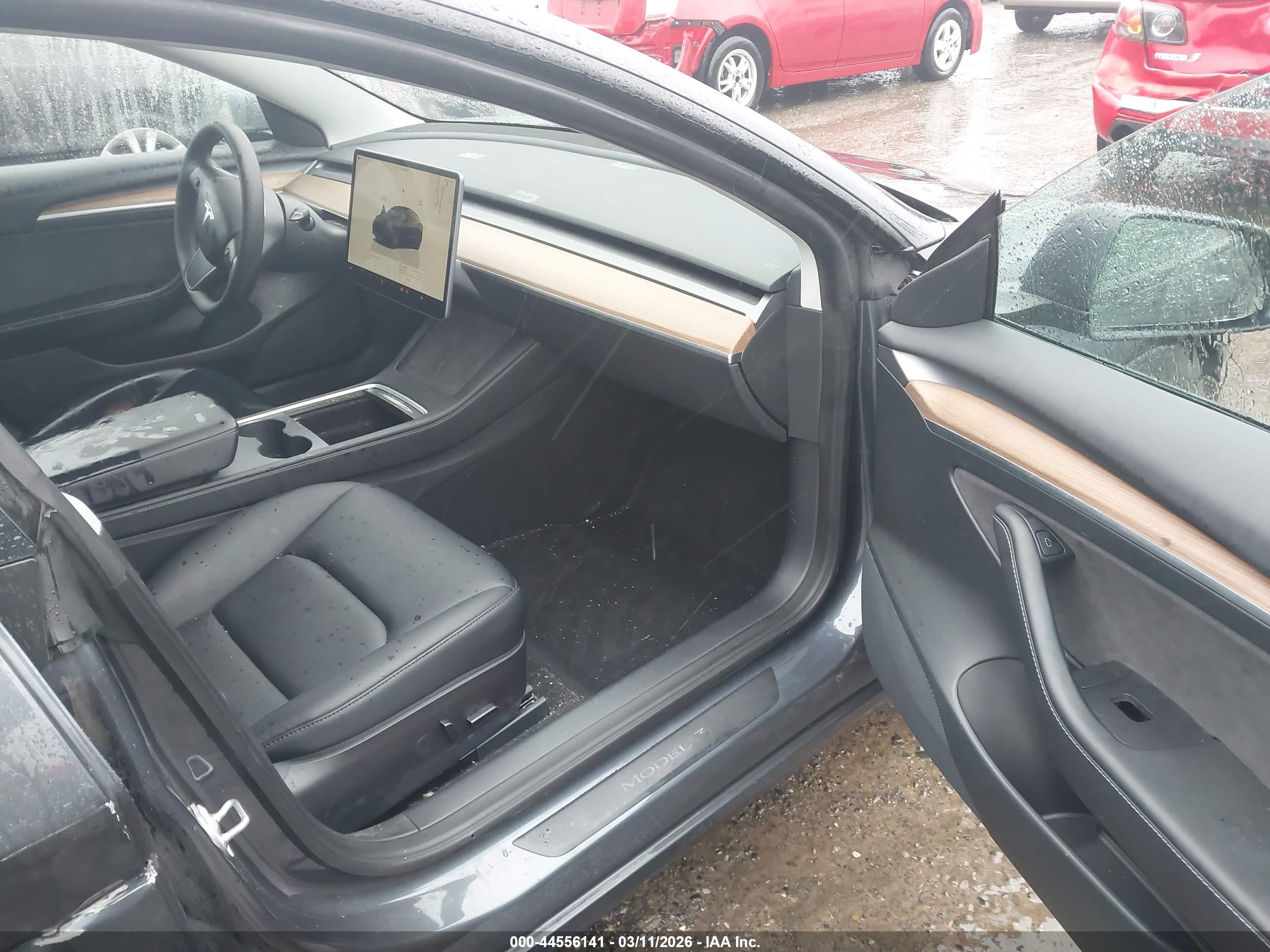 TESLA MODEL image 5