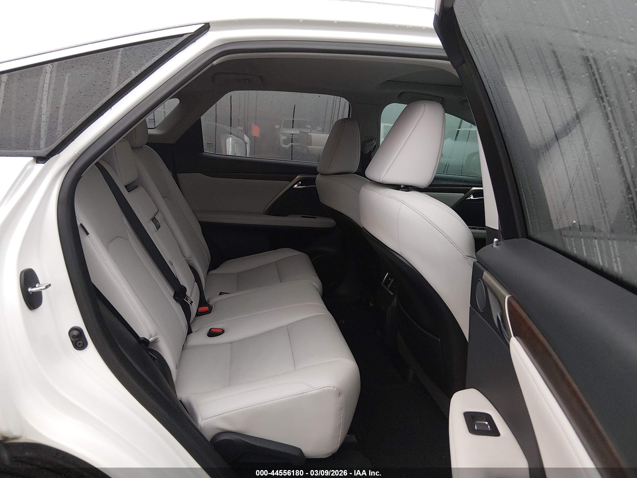 LEXUS RX image 8