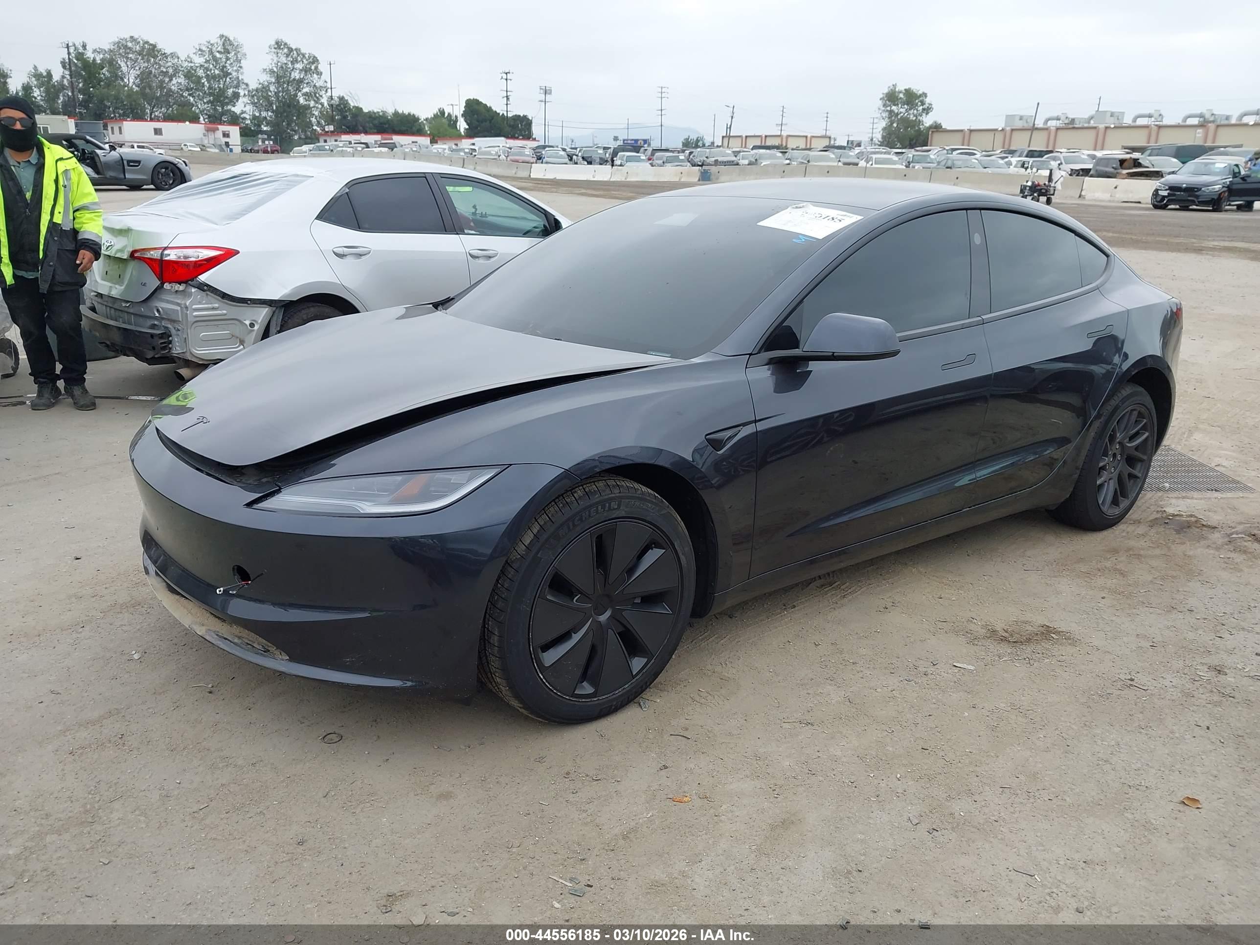 TESLA MODEL image 2