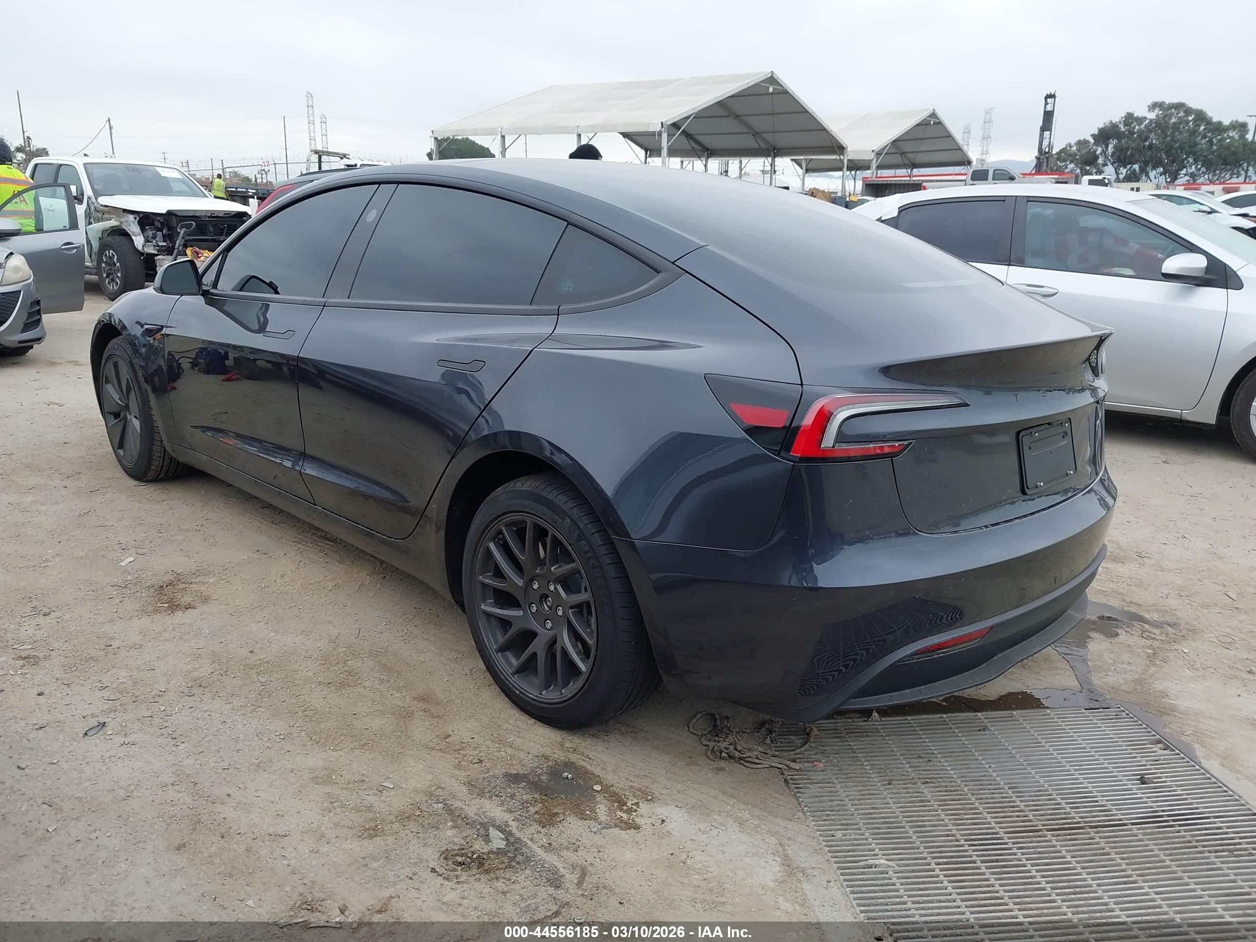 TESLA MODEL image 3