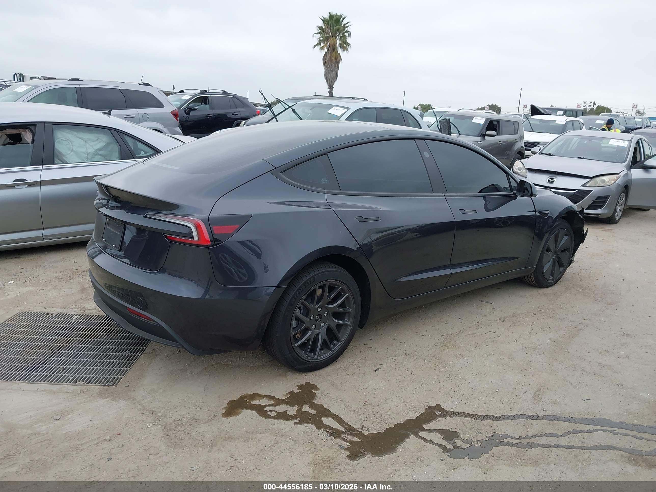 TESLA MODEL image 4